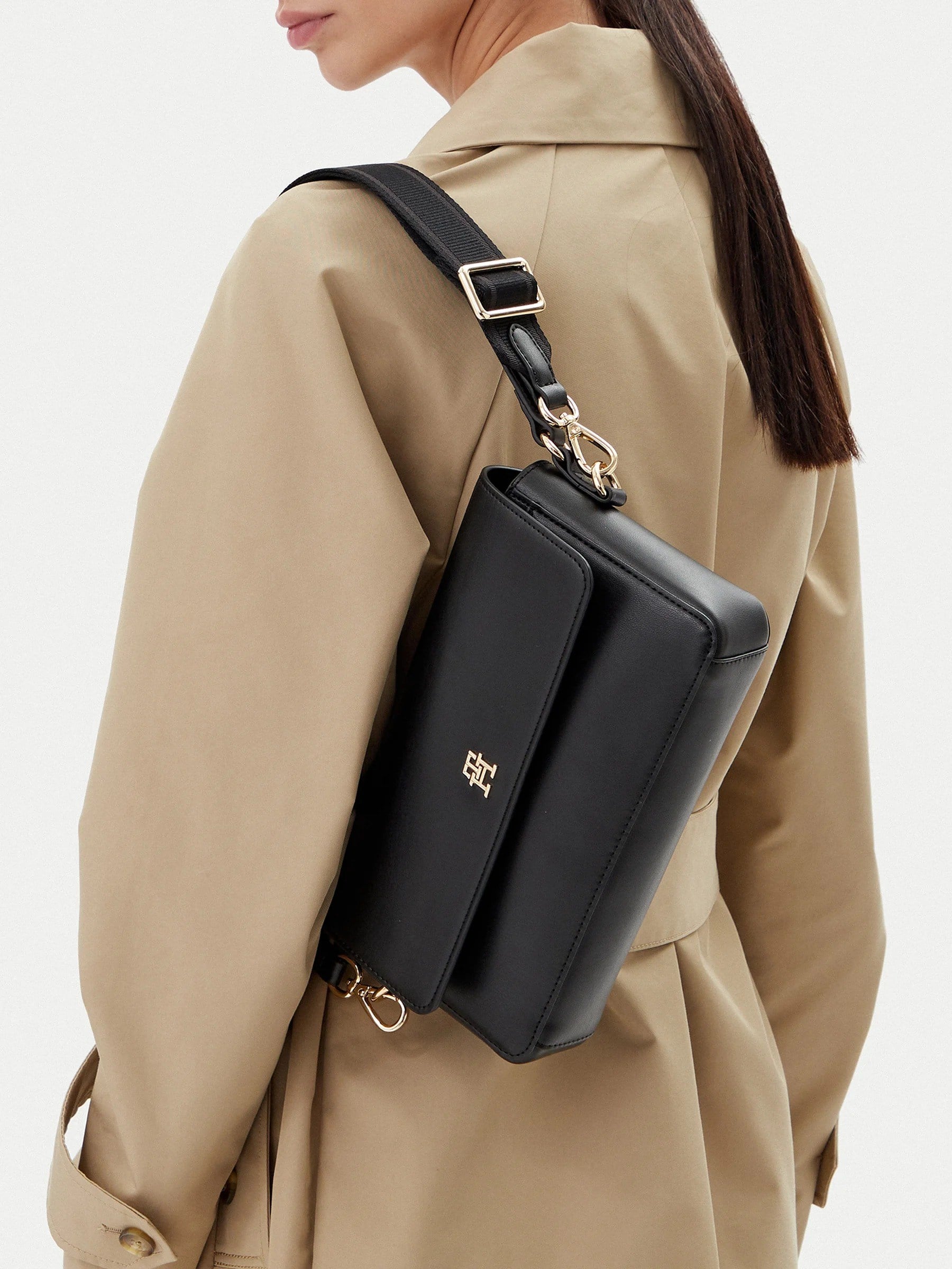TOMMY HILFIGER KADIN OMUZ ÇANTASI AW0AW17219-BDS