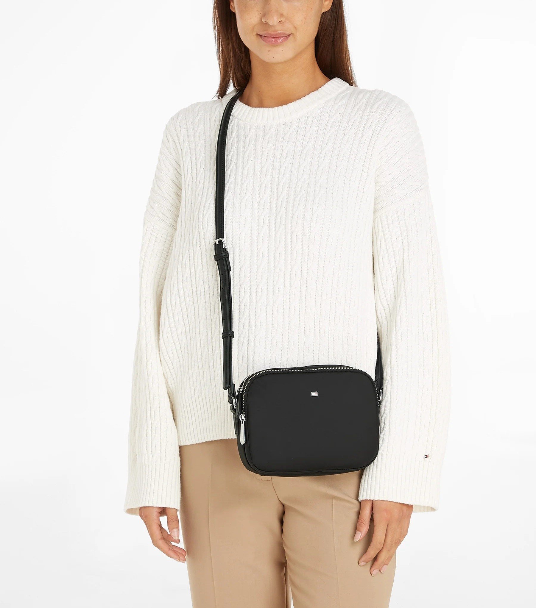 TOMMY HILFIGER KADIN OMUZ ÇANTASI AW0AW15638-BDS
