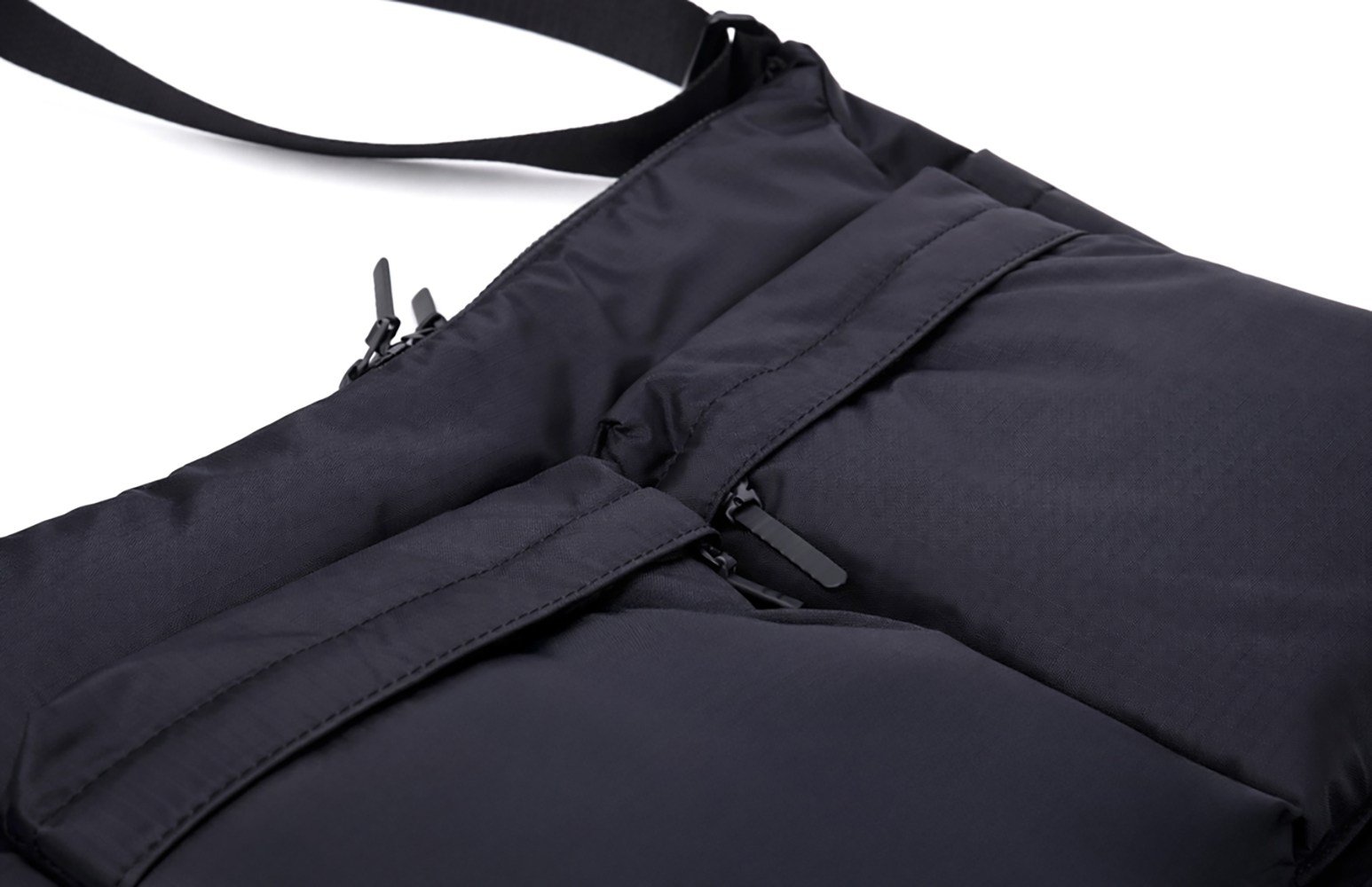 UNIQLO MULTI POCKET UNISEX OMUZ ÇANTASI 361-479577-09
