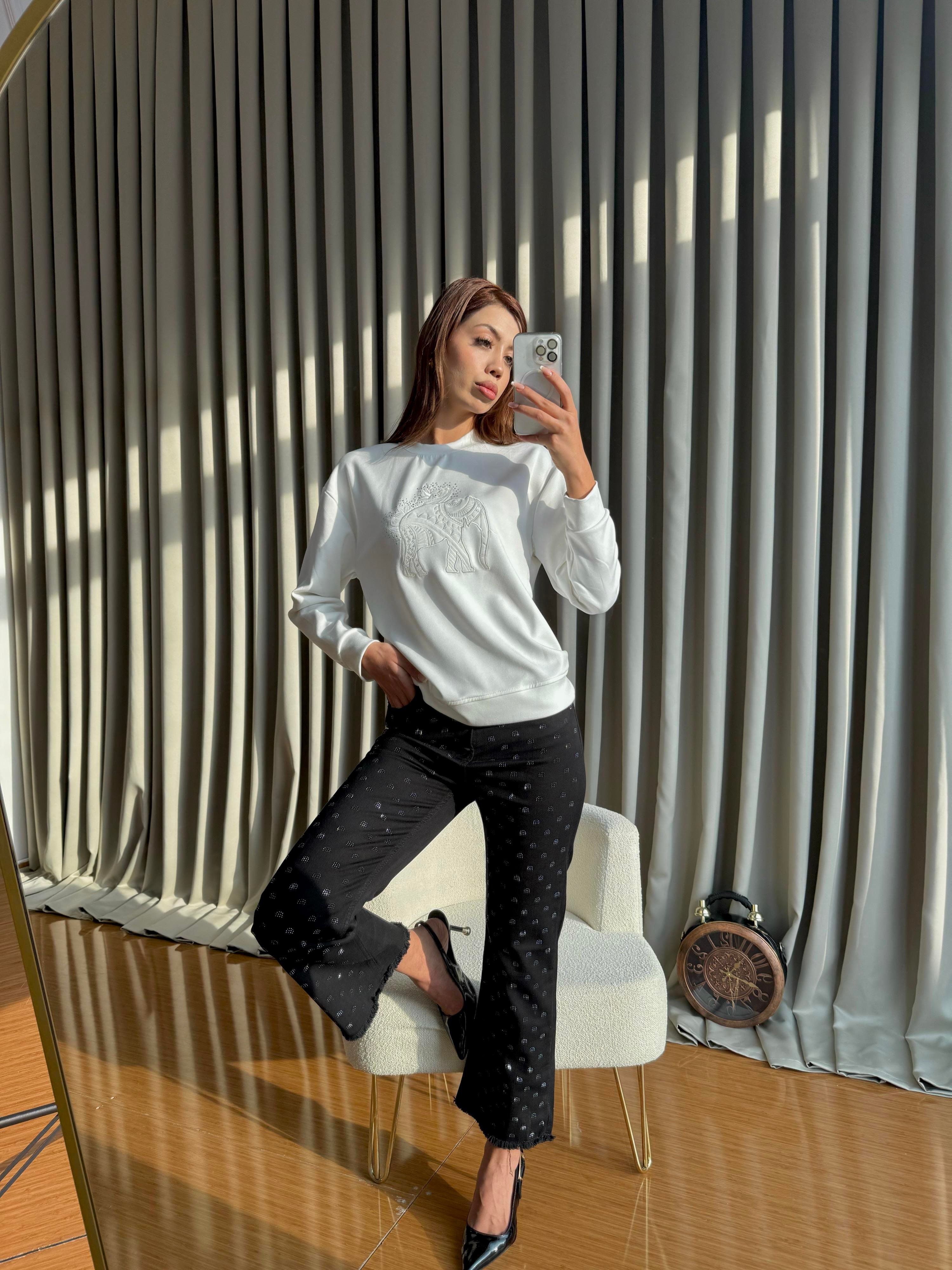 İhraç Fazlası Fil Desenli Ekru Sweatshirt