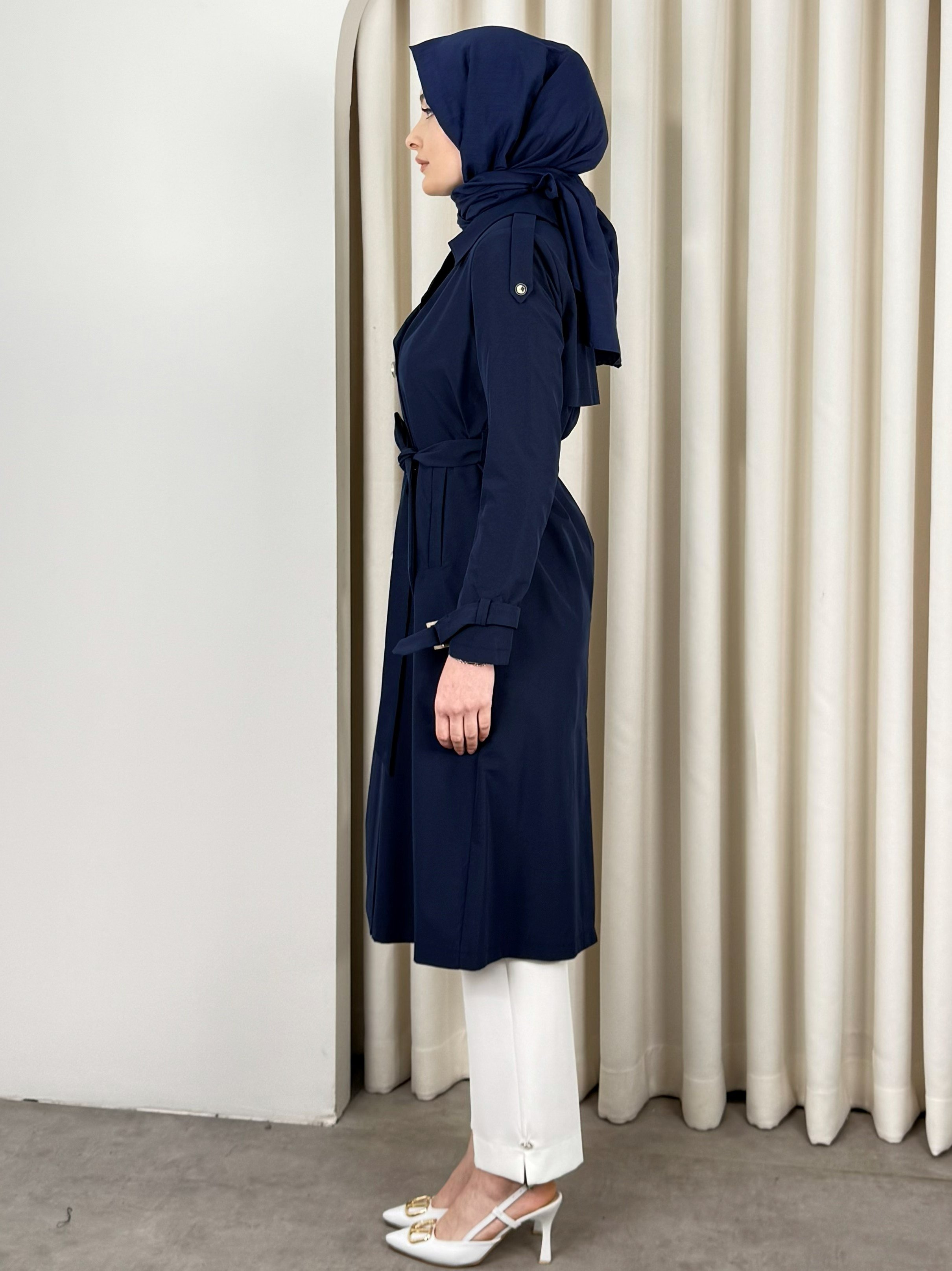 ESİLA TRENCH LACİ
