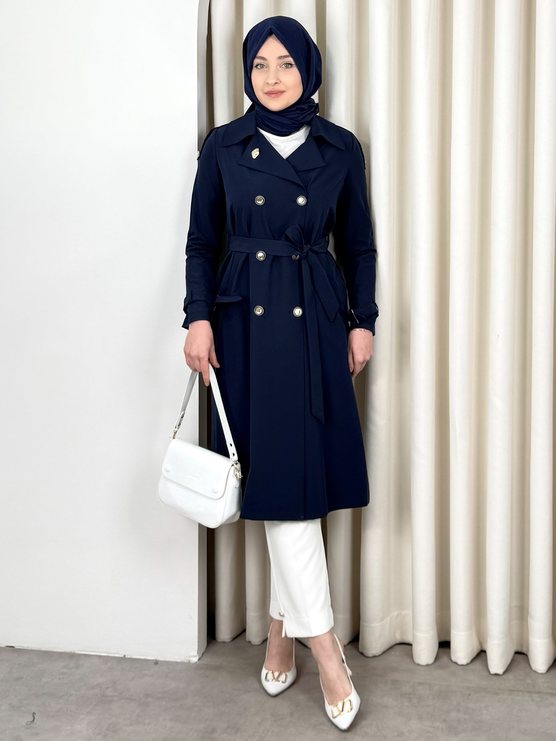 ESİLA TRENCH LACİ