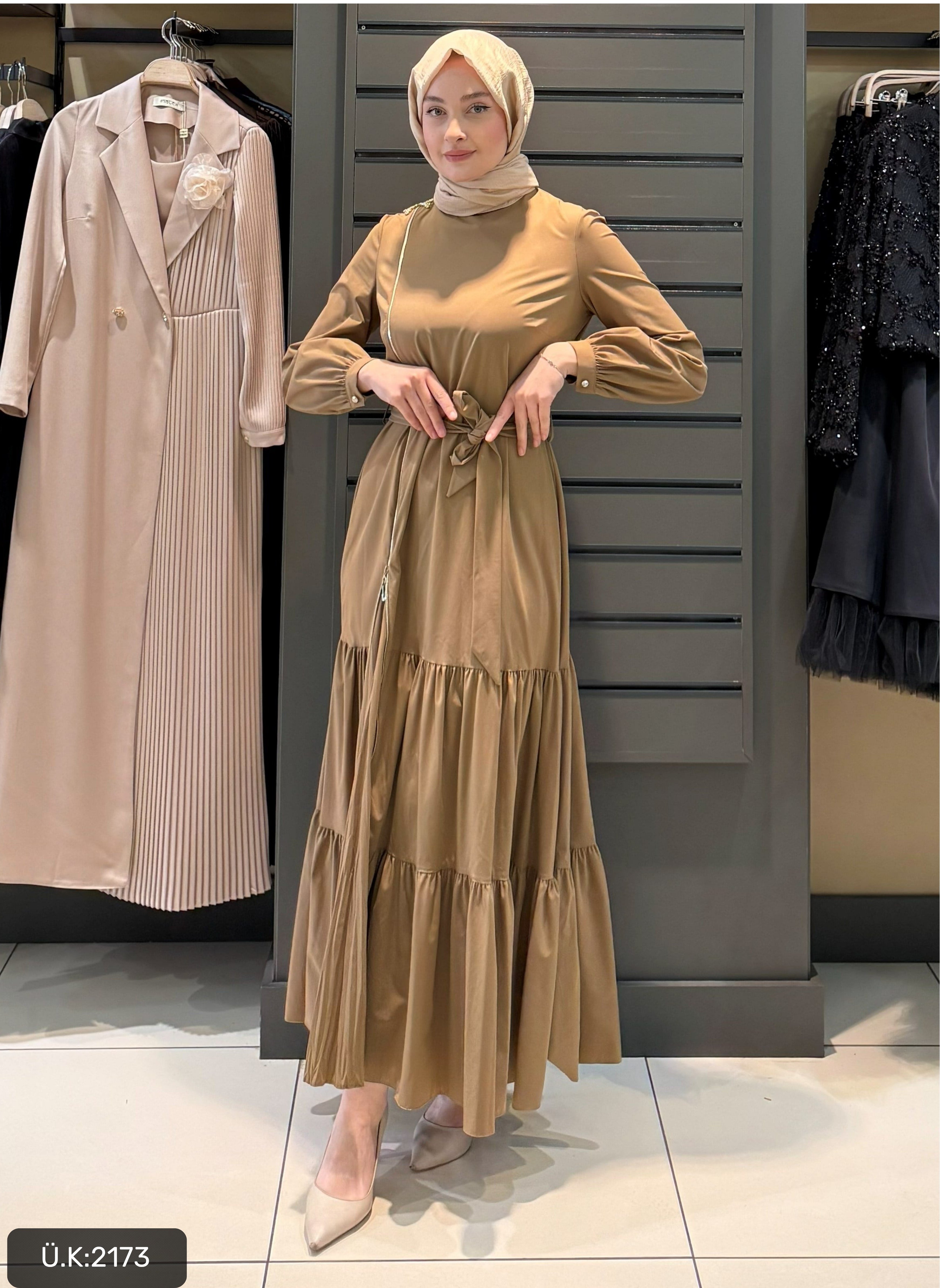 FİYONK DETAYLI ELBİSE CAMEL