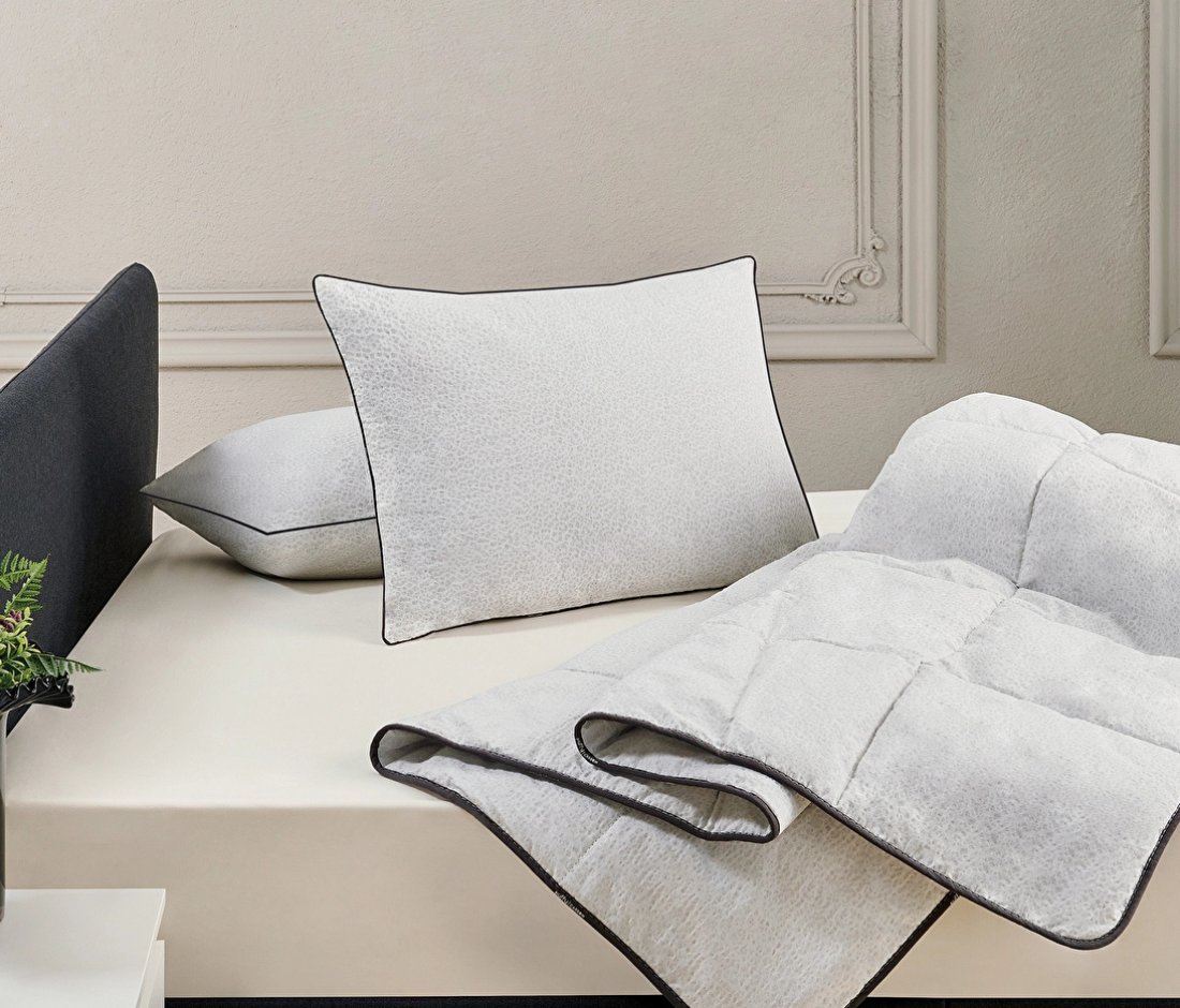 Puffy Carbon Care Yastık