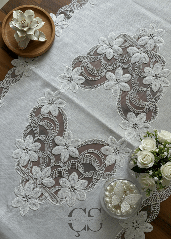 Feride Model Salon Takımı - 5 Parça Set - Krem Güpür & Kumaş