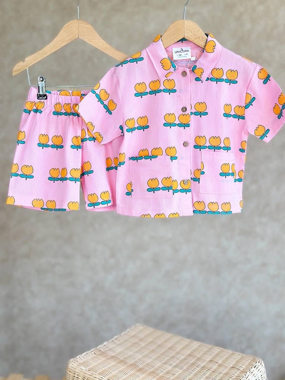 PEMBE LALE DESENLİ  KIZ ÇOCUK ŞORTLU TAKIM  (2-8 Yaş)