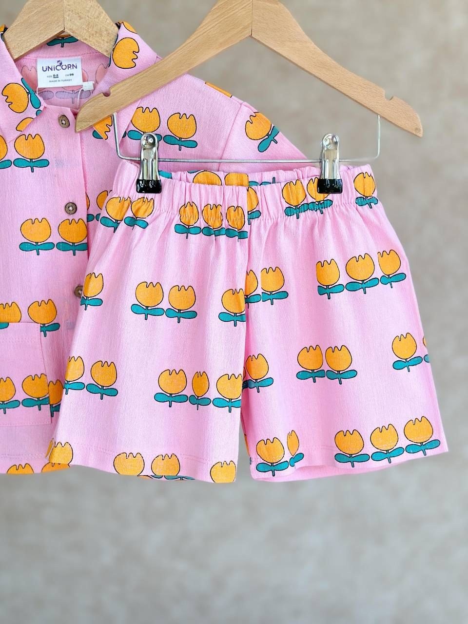 PEMBE LALE DESENLİ  KIZ ÇOCUK ŞORTLU TAKIM  (2-8 Yaş)
