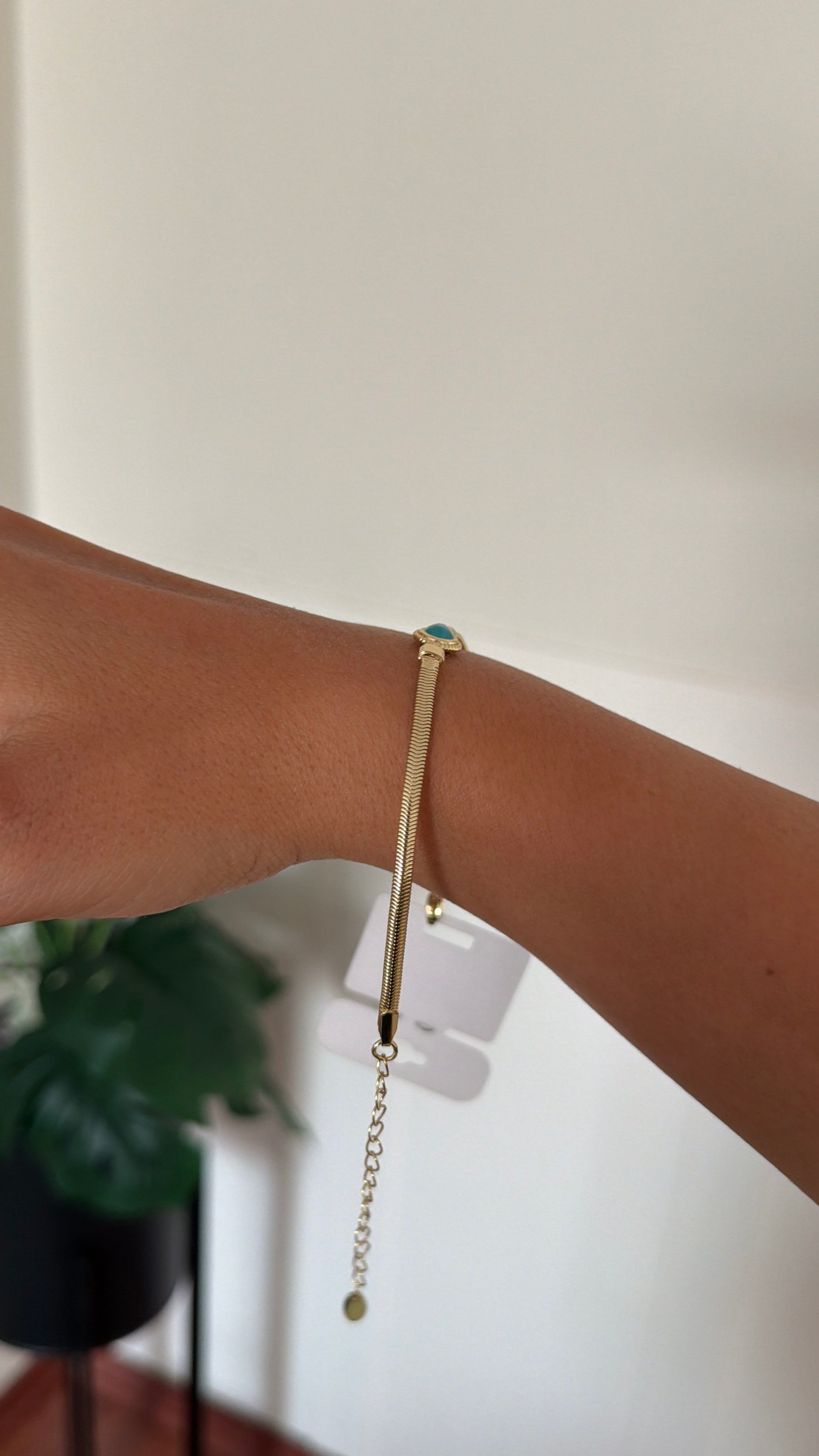 14K gold renk altın. kaplama,modası geçmeyen zincir ve ortası sedef turkuaz taşlı bileklik