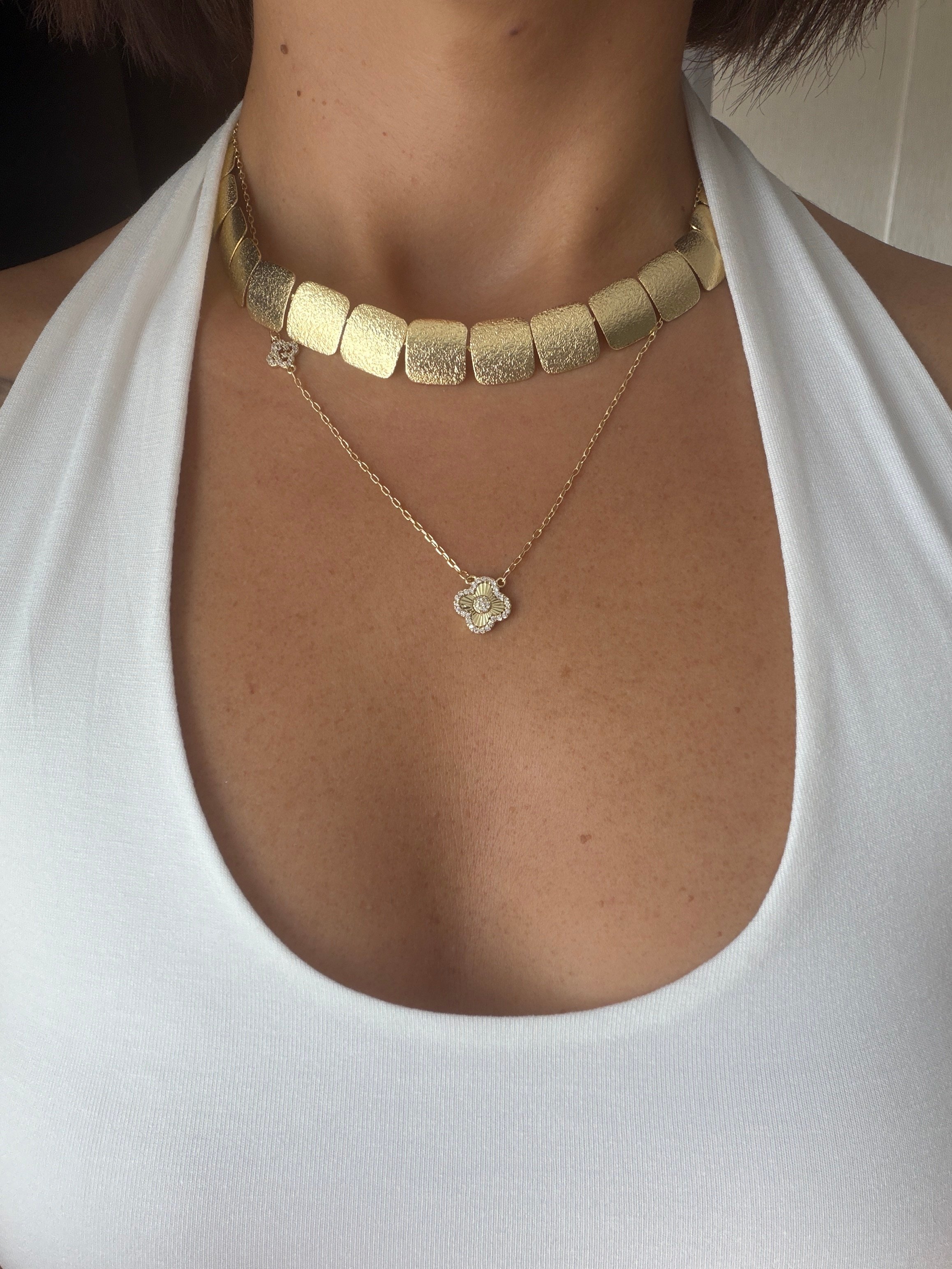 14K gold renk altın kaplama kare form plaka ve tasarım yonca 2'li kolye
