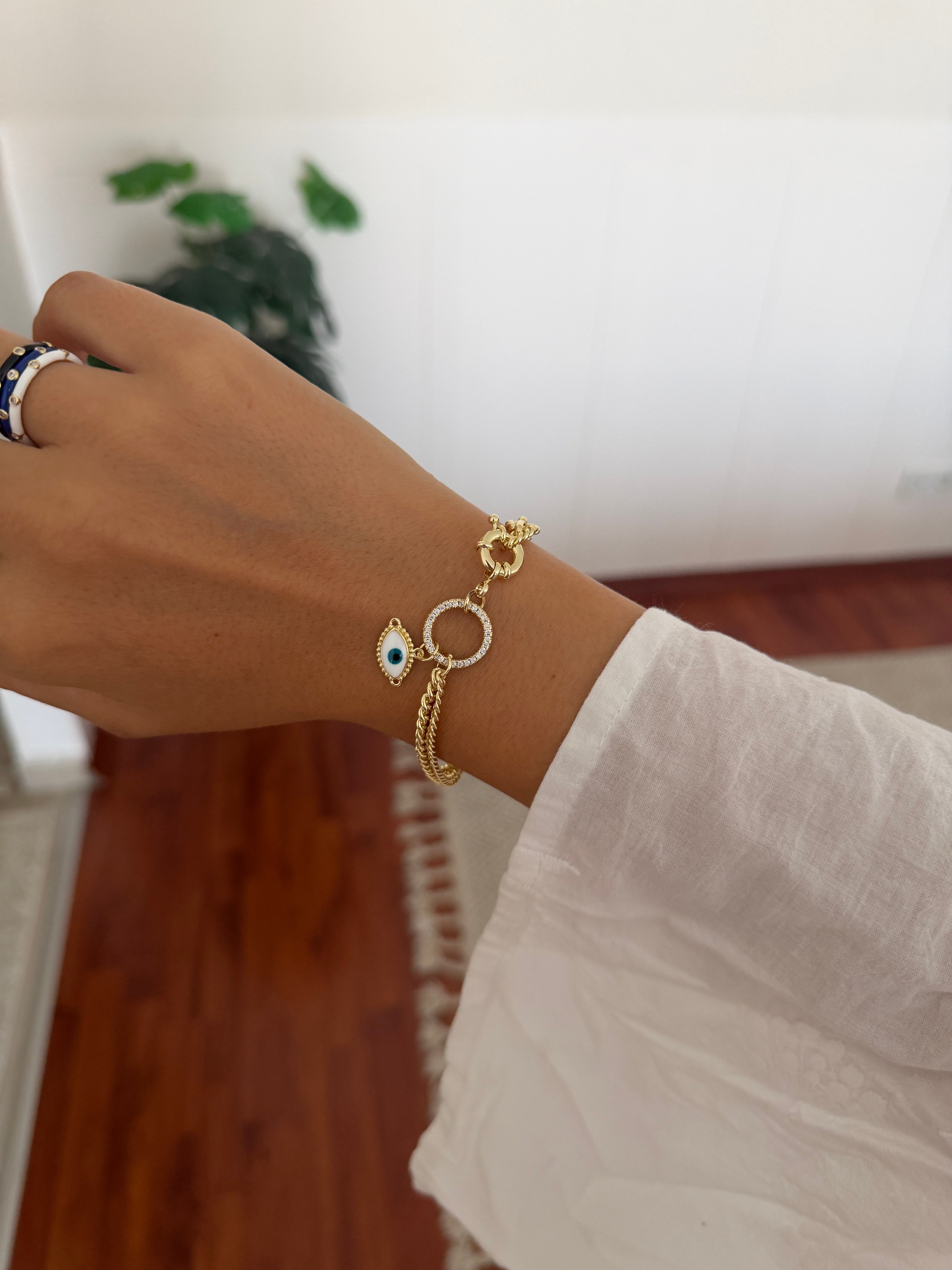 14K gold renk altın kaplama mineli göz ve dümen detaylı charm tasarım bileklik