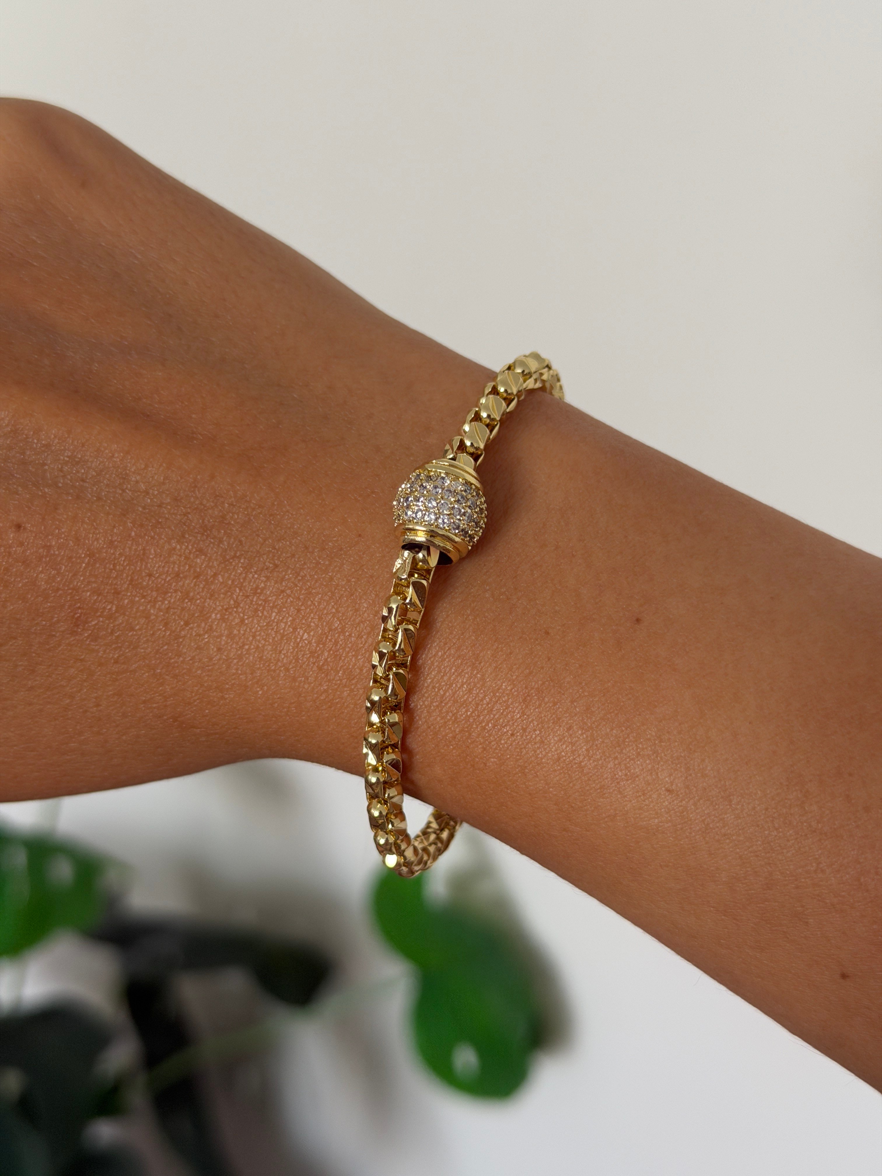 14K gold renk altın kaplama, tasarım zincir ve full taşlı ortası top bileklik
