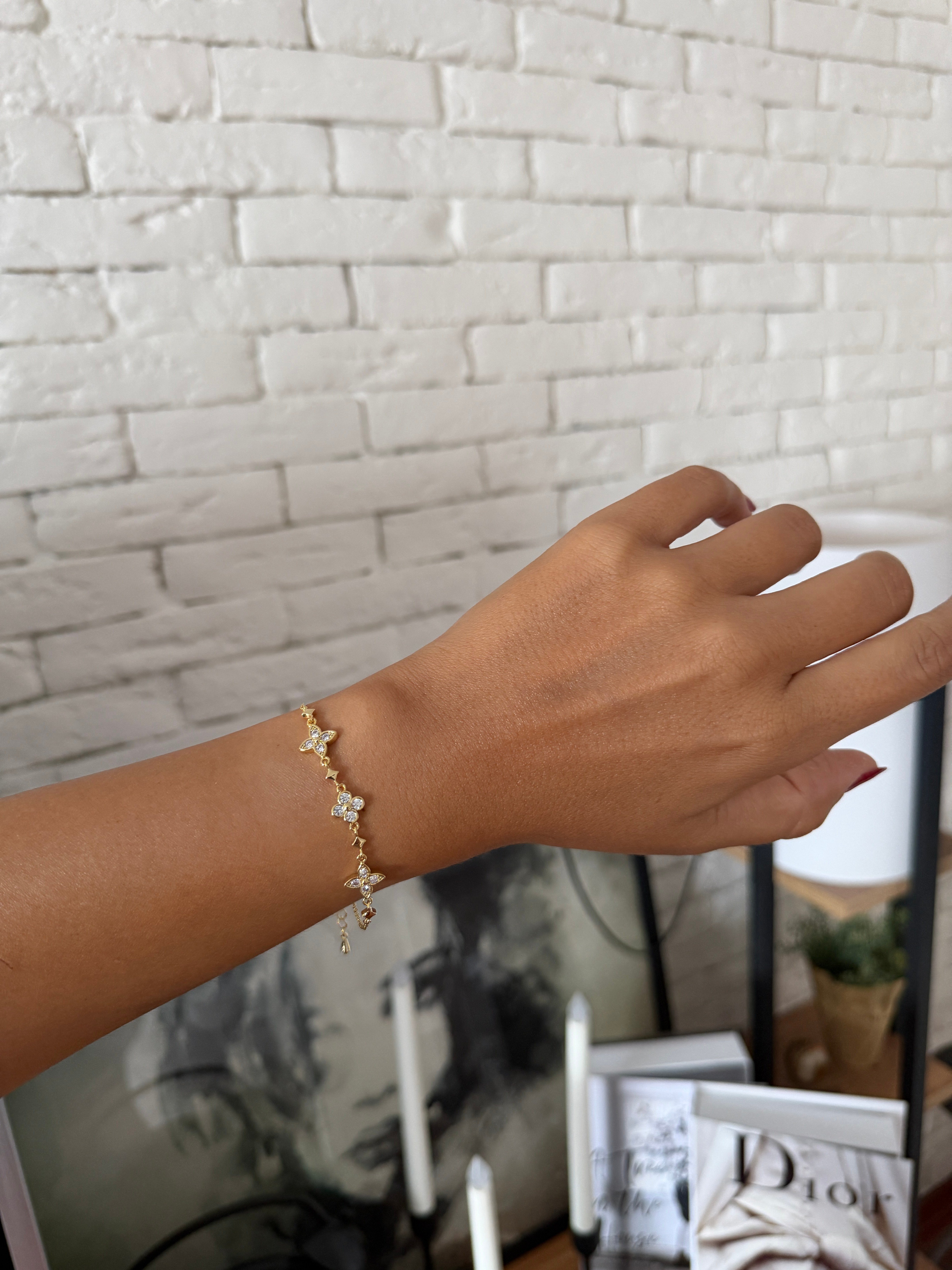 14K gold renk altın kaplama yonca detaylı zirkon taşlı çıtır bileklik