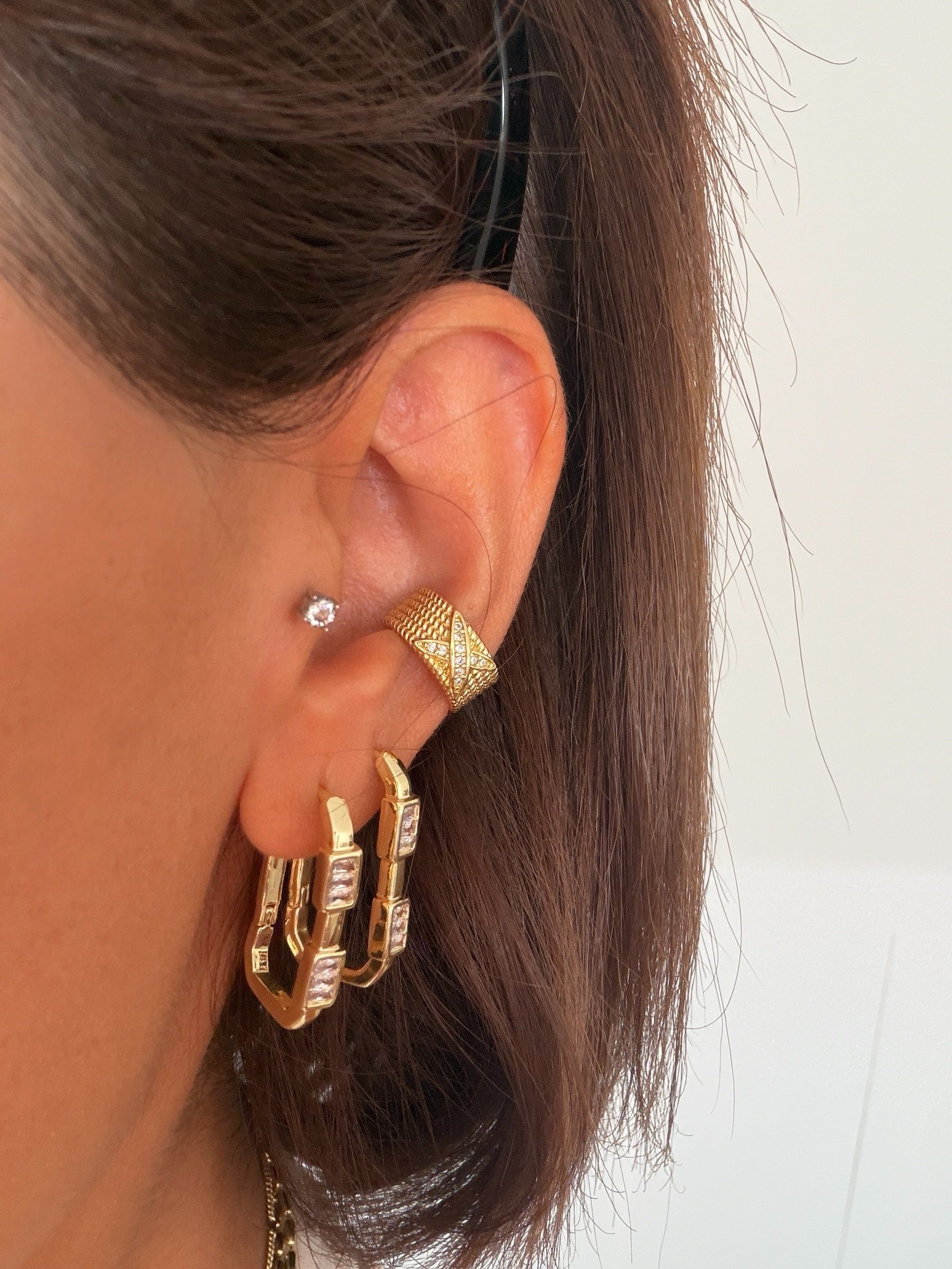 14K gold renk altın kaplama,ayarlanabilir kıkırdak küpesi hasır ve taşlı yıldız detaylı earcuff