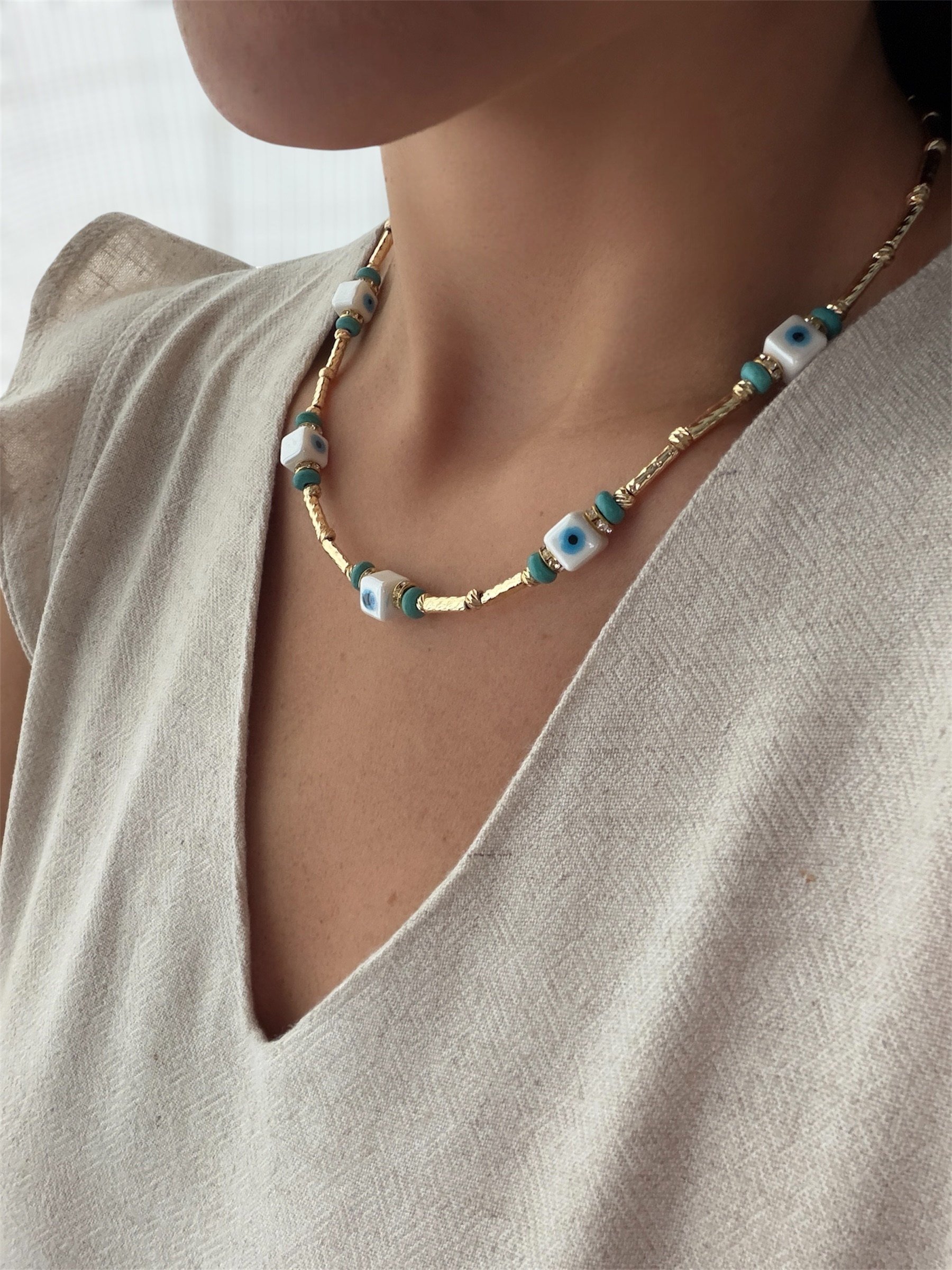 14K gold renk nazar temalı tam bir yaz sezonu ışıltısı çok şık kolye