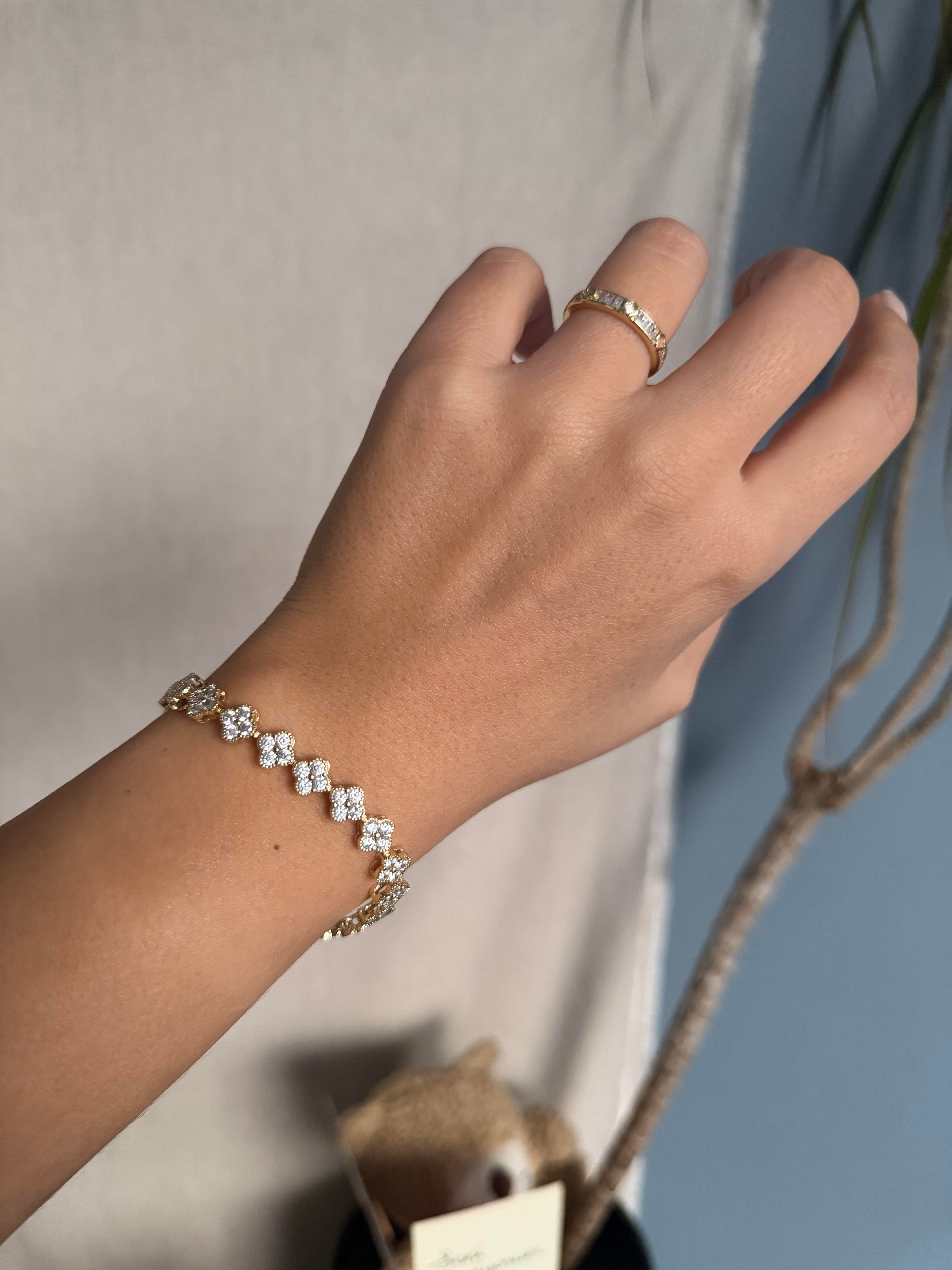 14K gold renk, VC model mükemmel işçilik ve tasarım vip kalite,Trend bileklik 🕊️