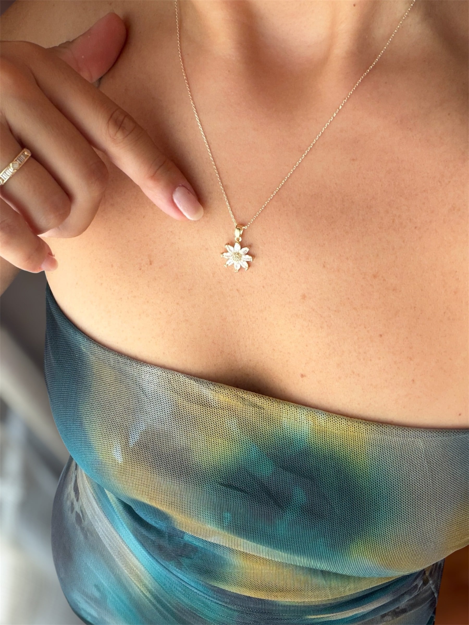 14K gold renk,altın kaplama ay çiçeği tasarım harika işçilik zarif ve naif kolye