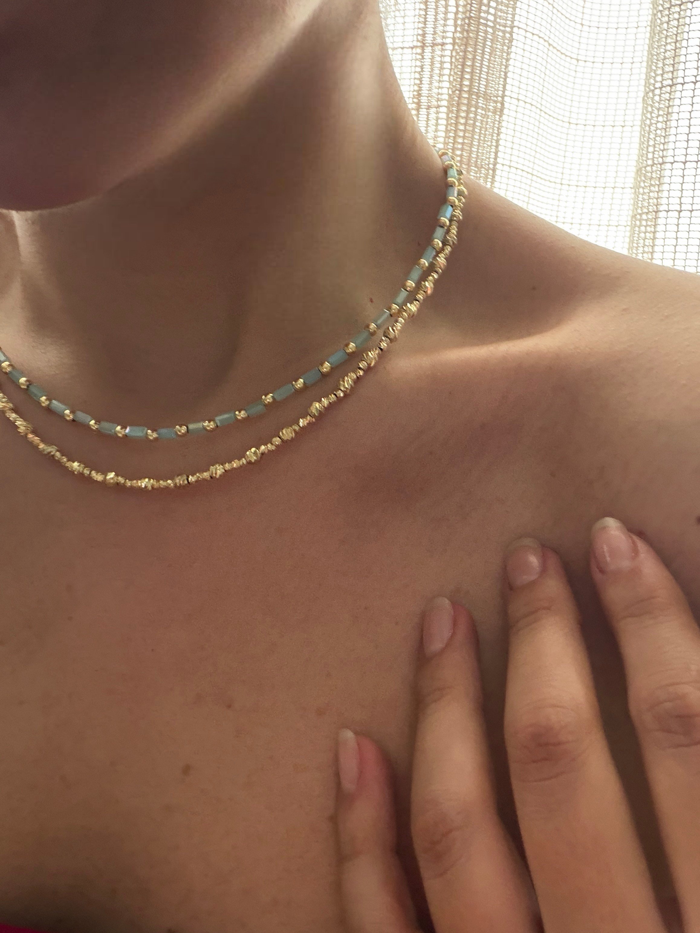 14K gold renk,dorika detaylı ve mavi doğal taşlı 2'li kolye kombini