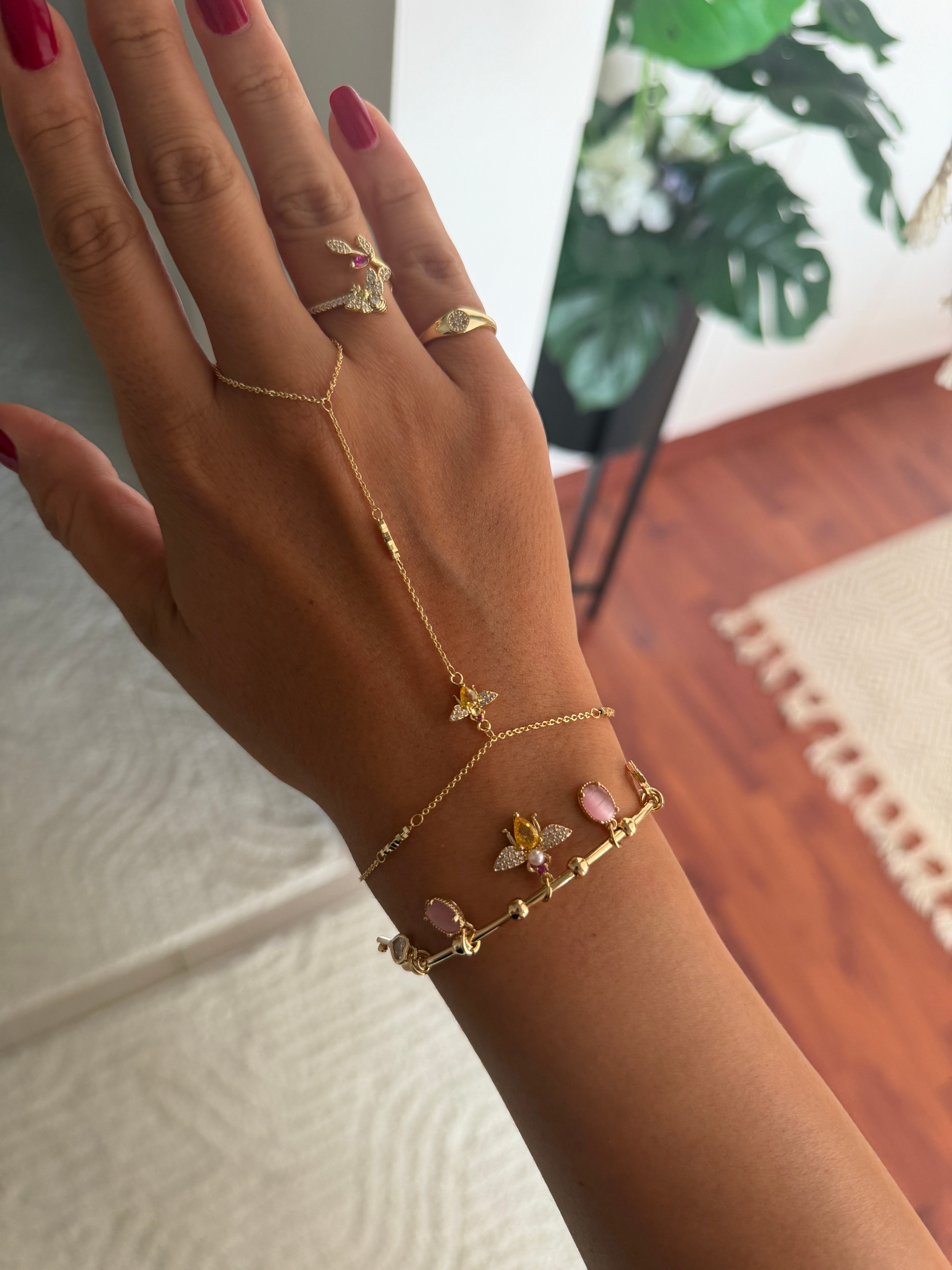 18K gold renk altın kaplama,kare minik dorikalı,harika renkli taşlı arı detaylı şahmeran