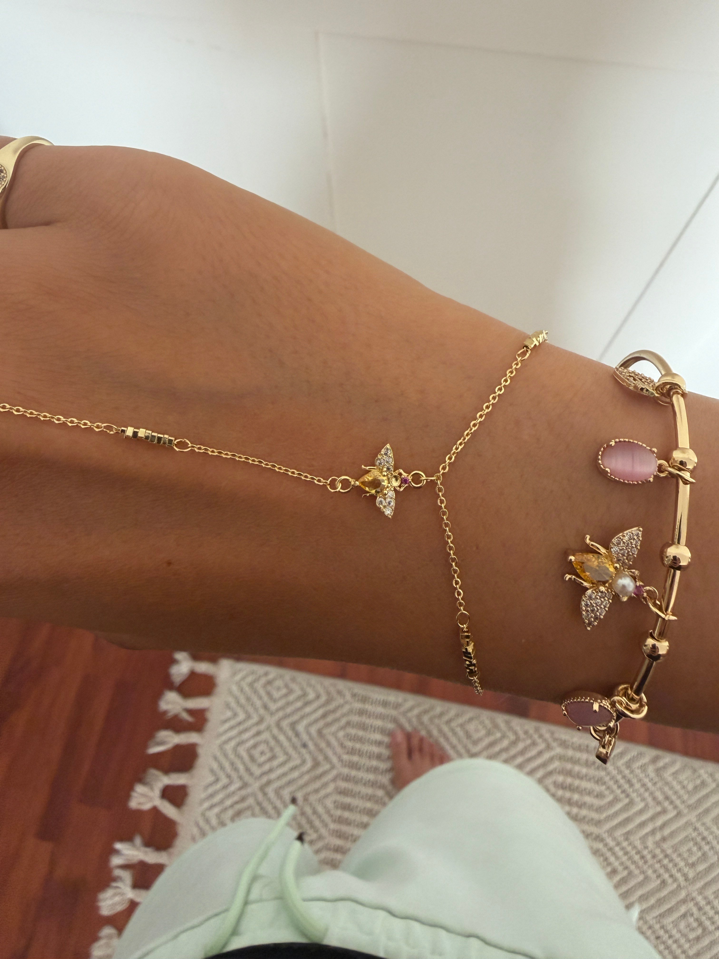 18K gold renk altın kaplama,kare minik dorikalı,harika renkli taşlı arı detaylı şahmeran