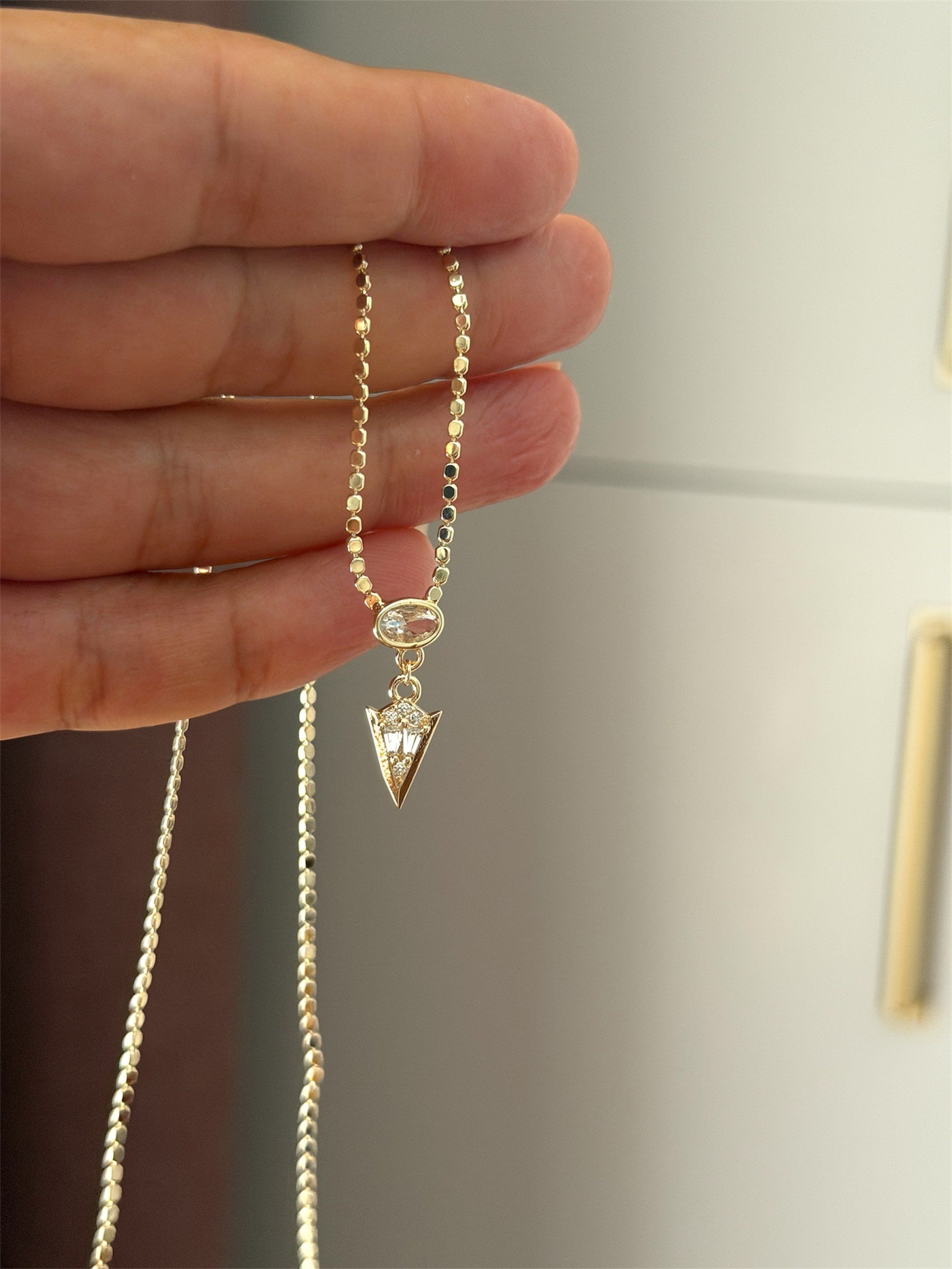 Light gold renk altın kaplama farklı tasarımı ezme zincir ile birleştiren harika kolye