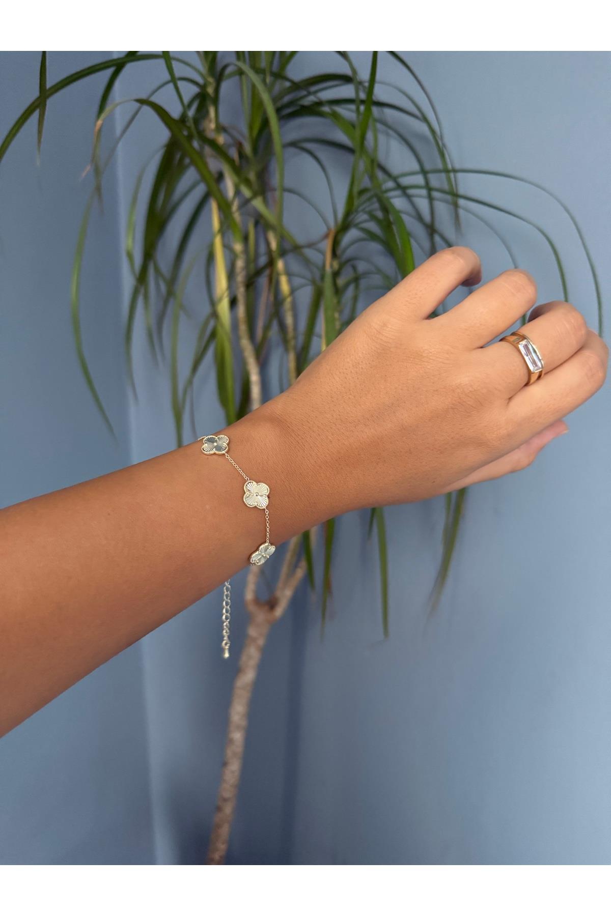 Light gold renk,lazer kesim trend yonca bileklik 🍀
