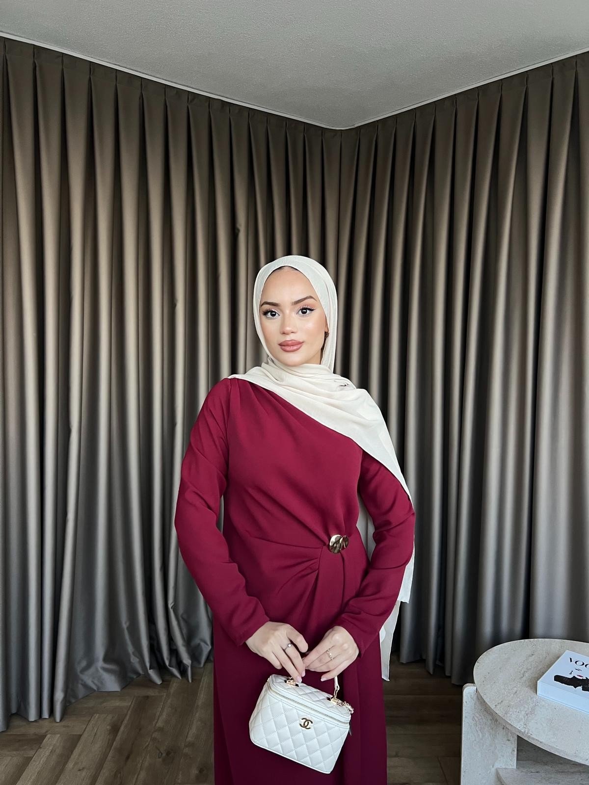 Asil Yan Detay Elbise - Bordo