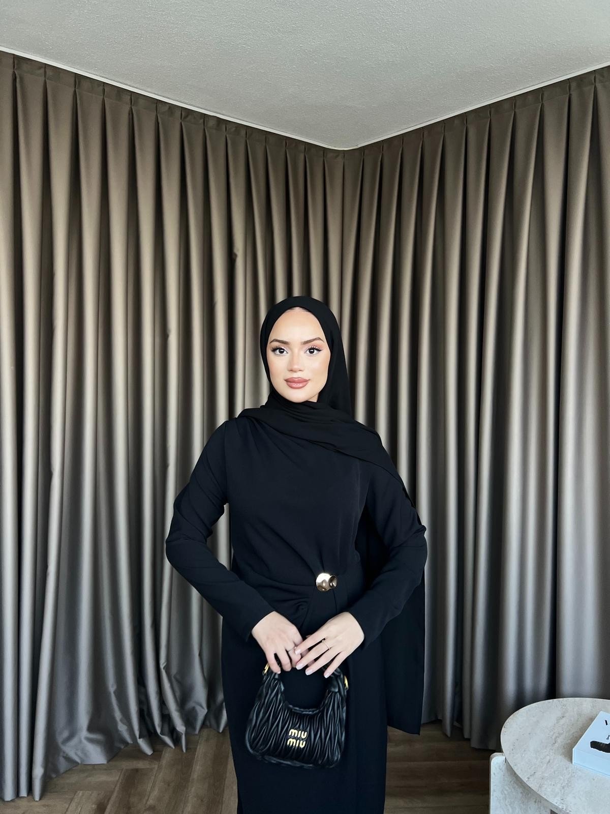 Asil Yan Detay Elbise - Siyah