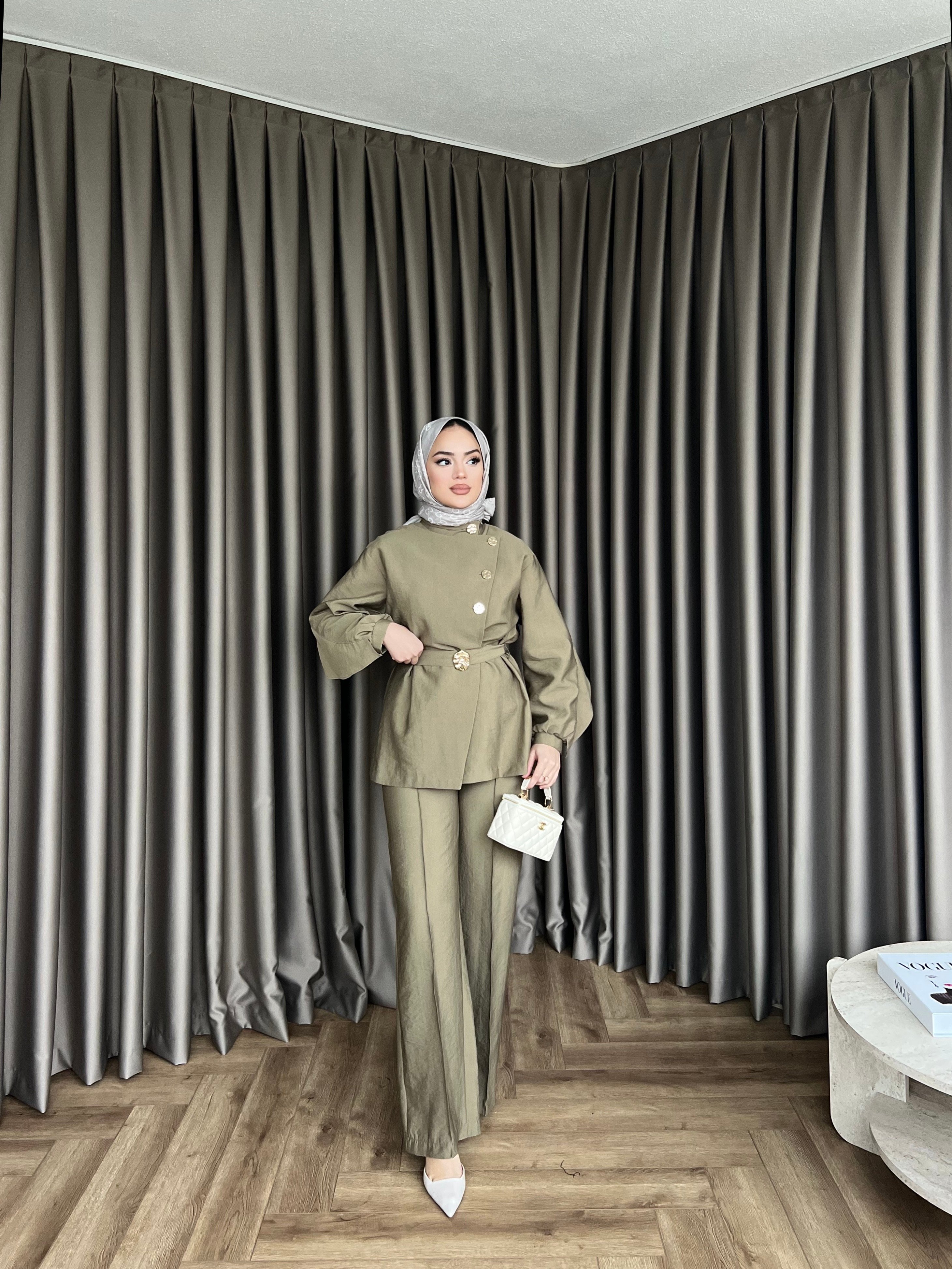 Besla Gold Düğmeli Takım - Yağ Yeşil