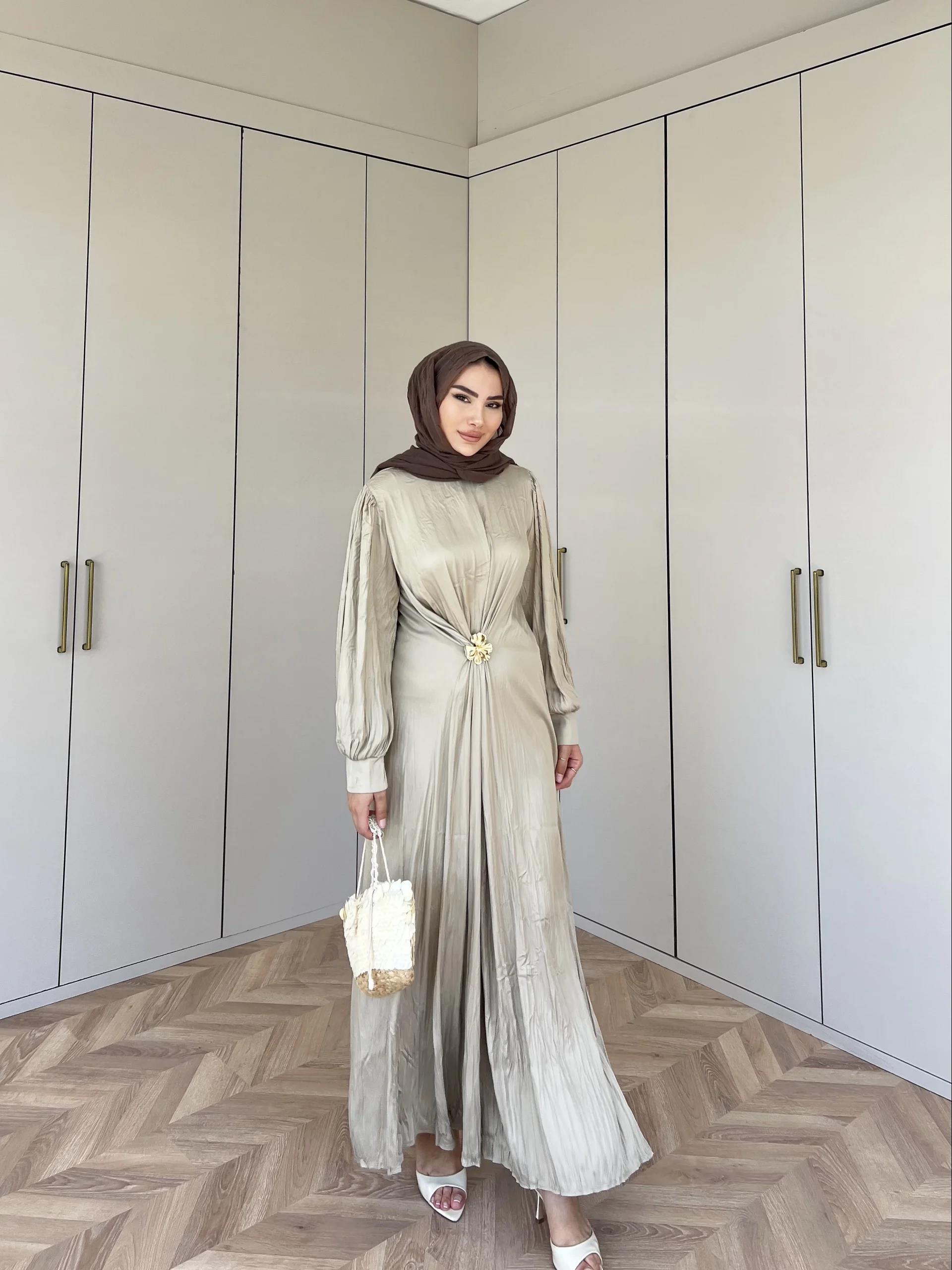 Broşlu Aden Elbise - Bej