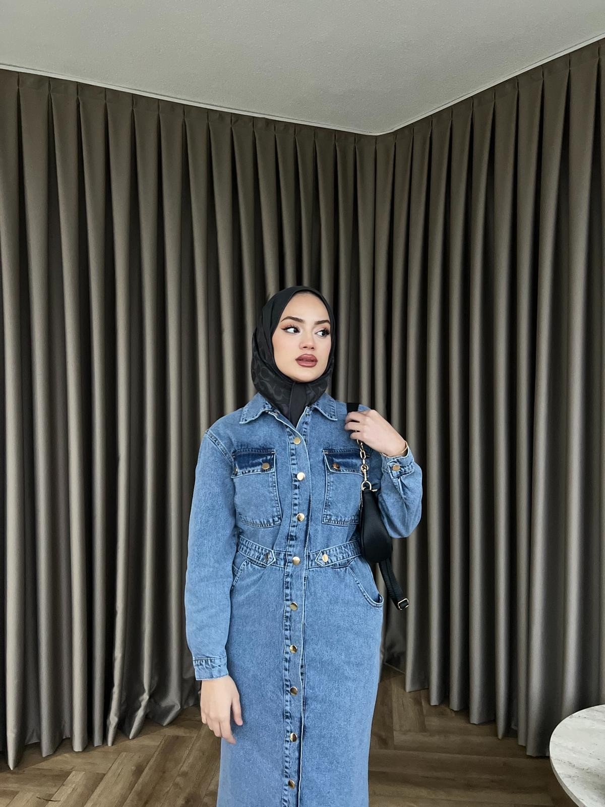 Çiçek Düğmeli Kot Elbise - Açık Mavi