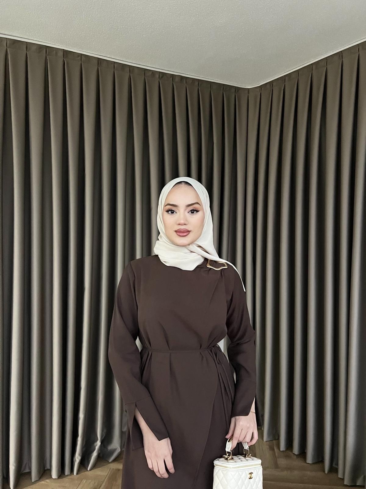 Desli Broşlu Elbise - Acı Kahve