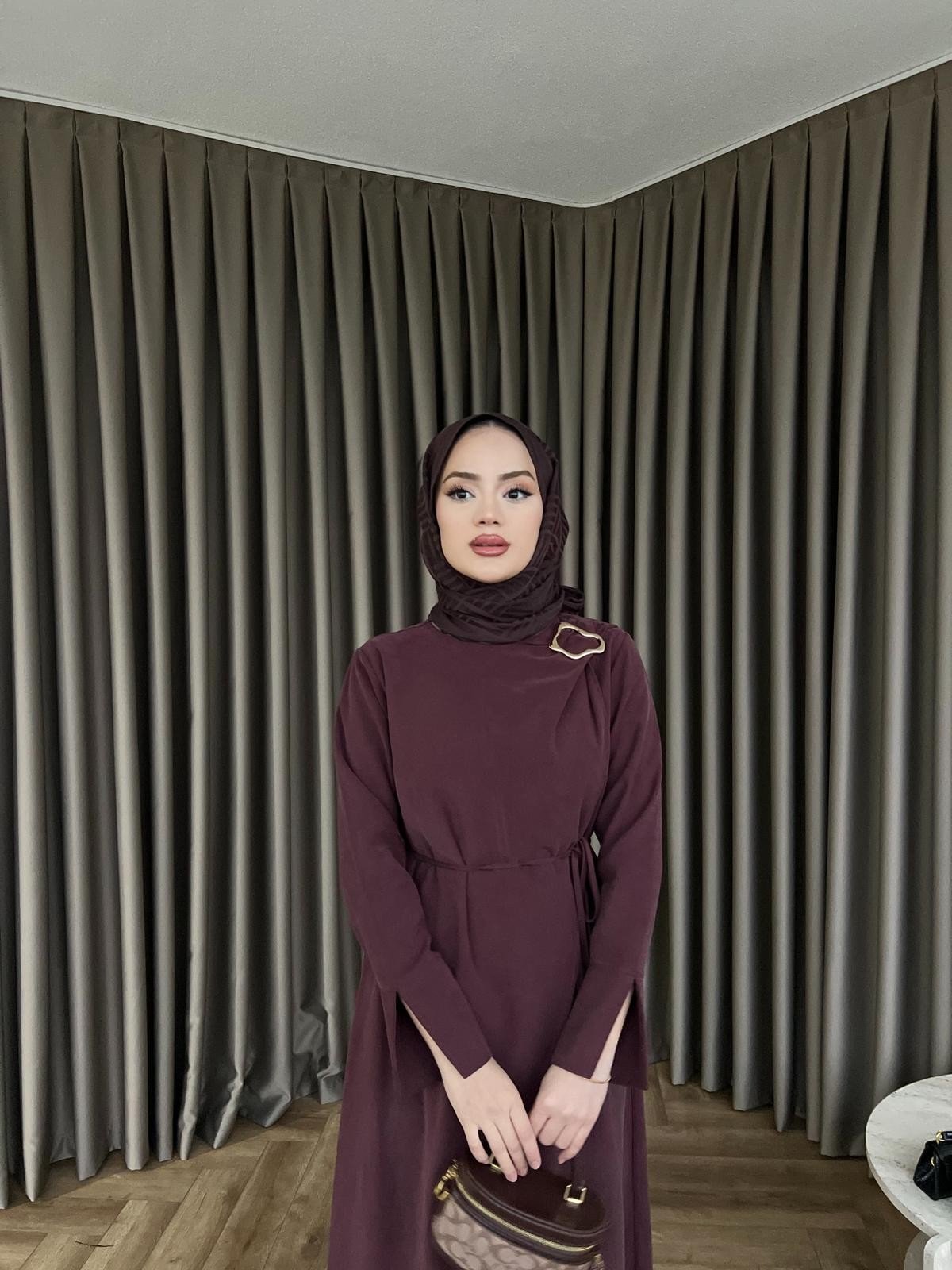 Desli Broşlu Elbise - Bordo