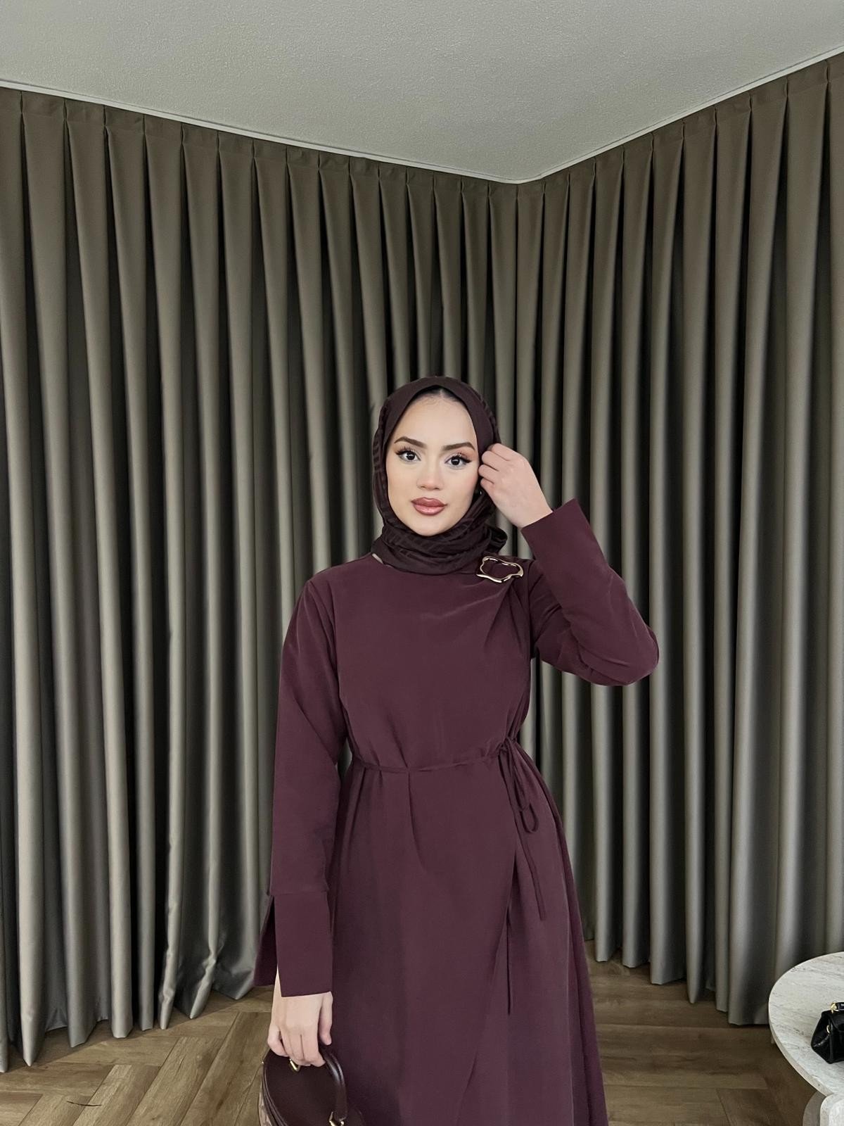 Desli Broşlu Elbise - Bordo