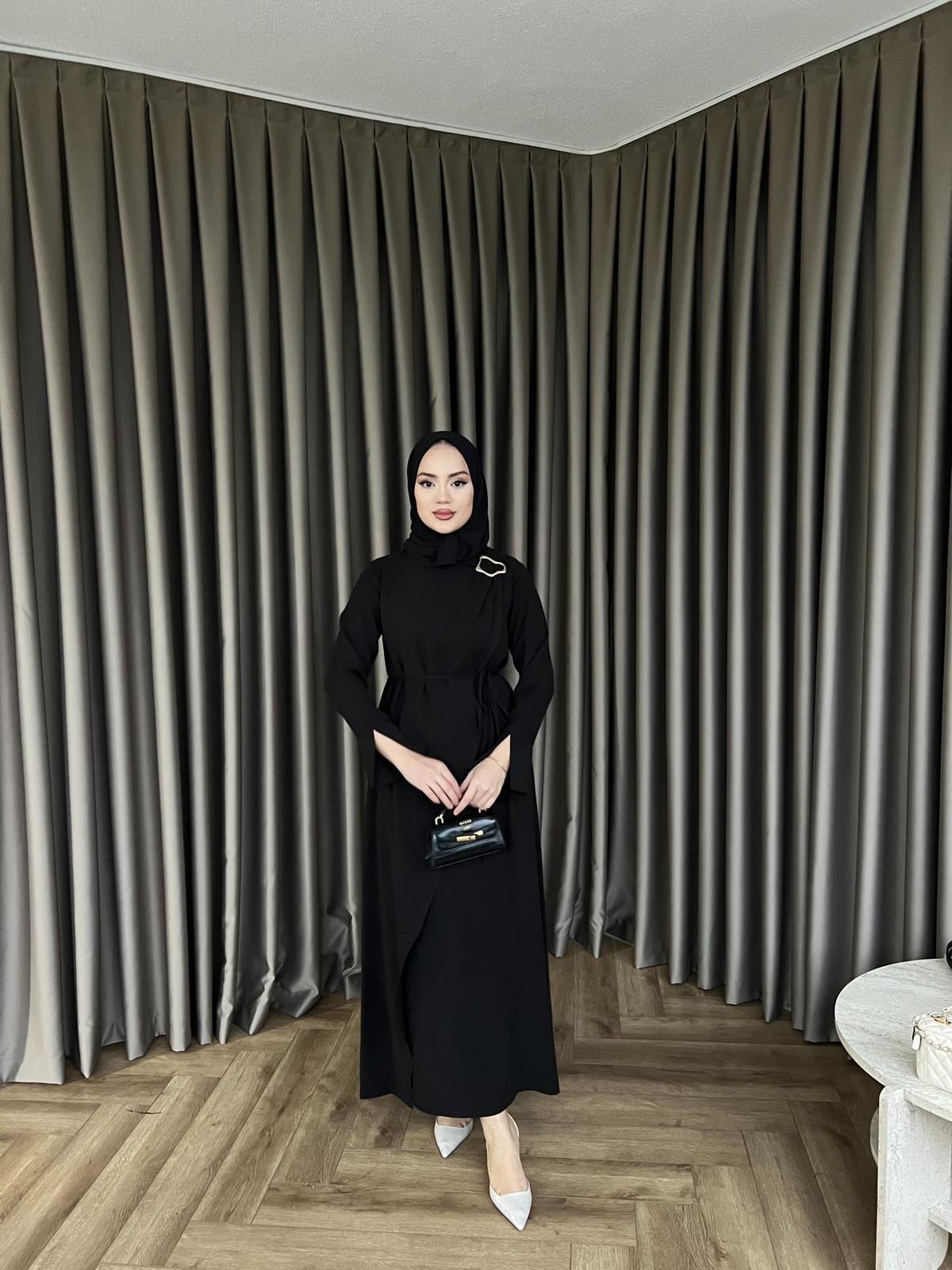 Desli Broşlu Elbise - Siyah