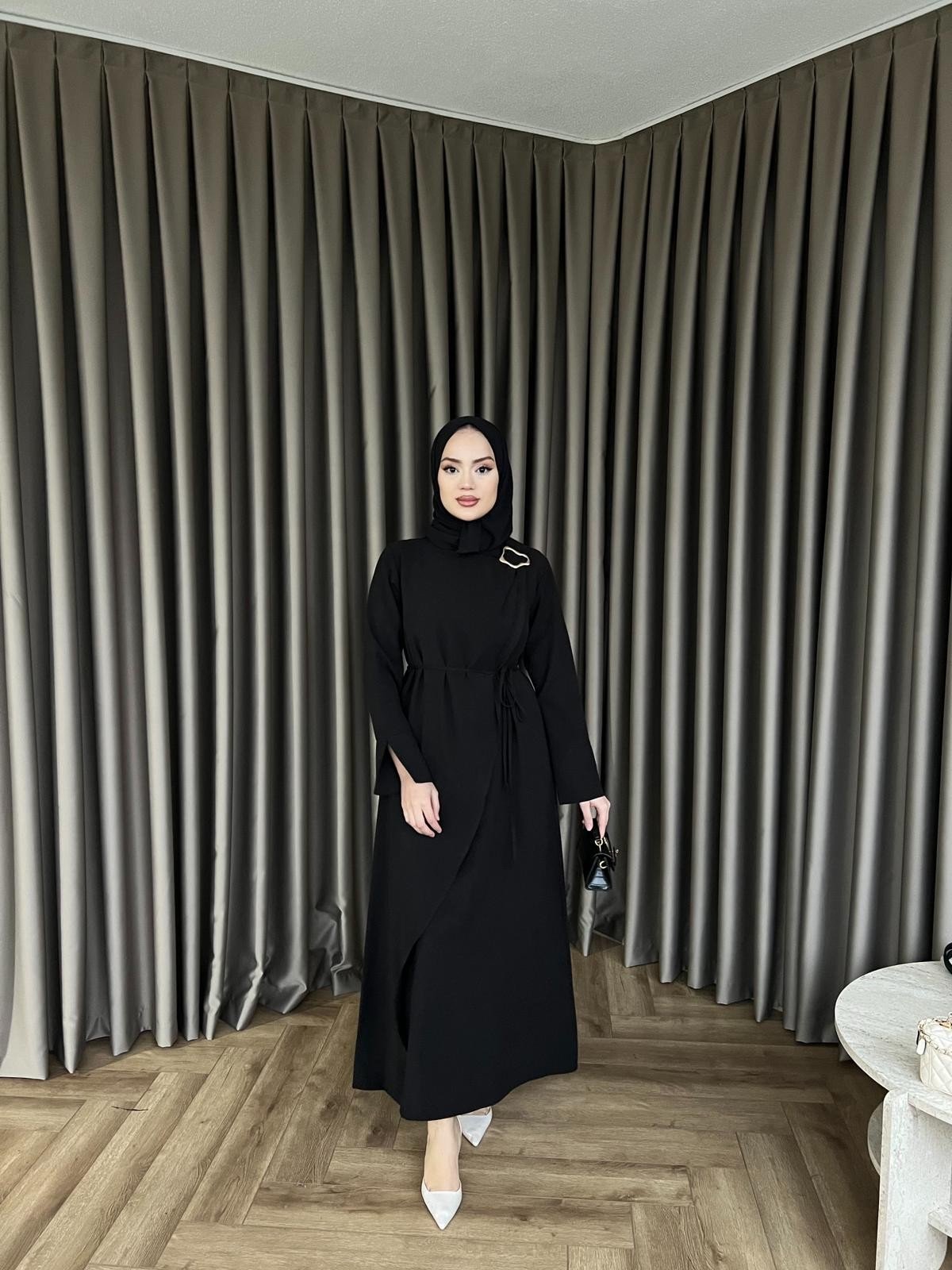 Desli Broşlu Elbise - Siyah