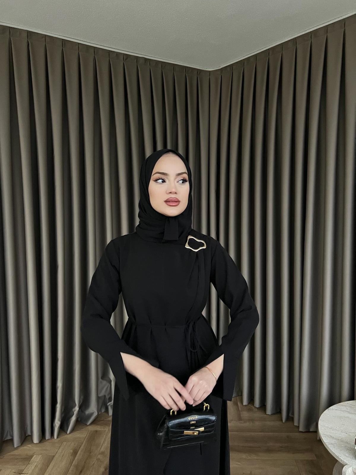 Desli Broşlu Elbise - Siyah