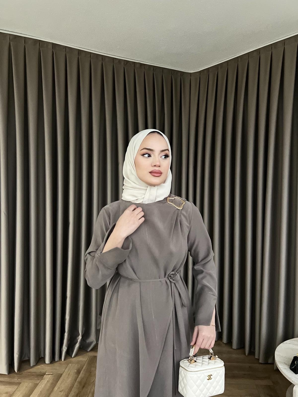 Desli Broşlu Elbise - Vizon