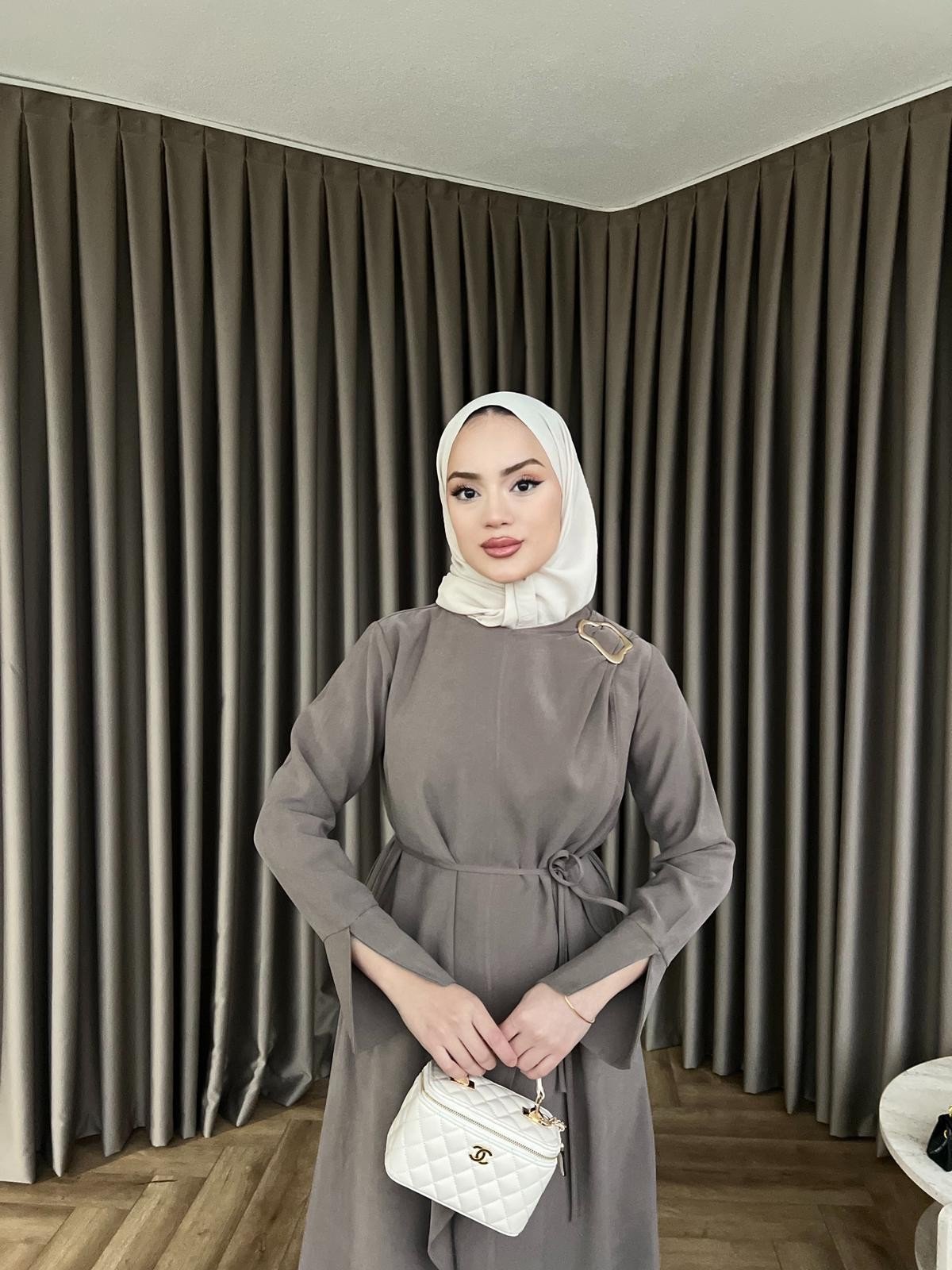 Desli Broşlu Elbise - Vizon