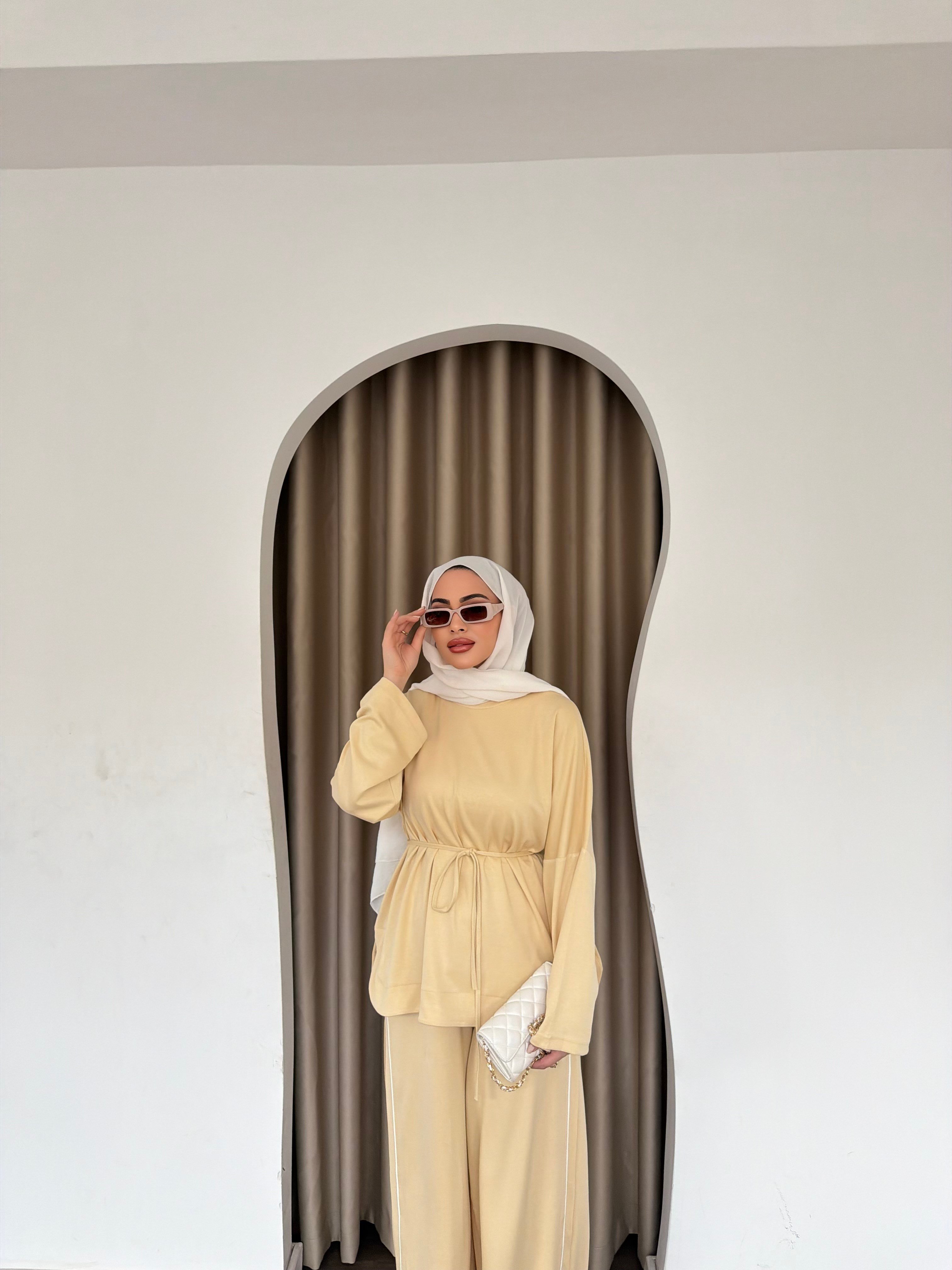 Dua Yan Detaylı Takım - Sarı