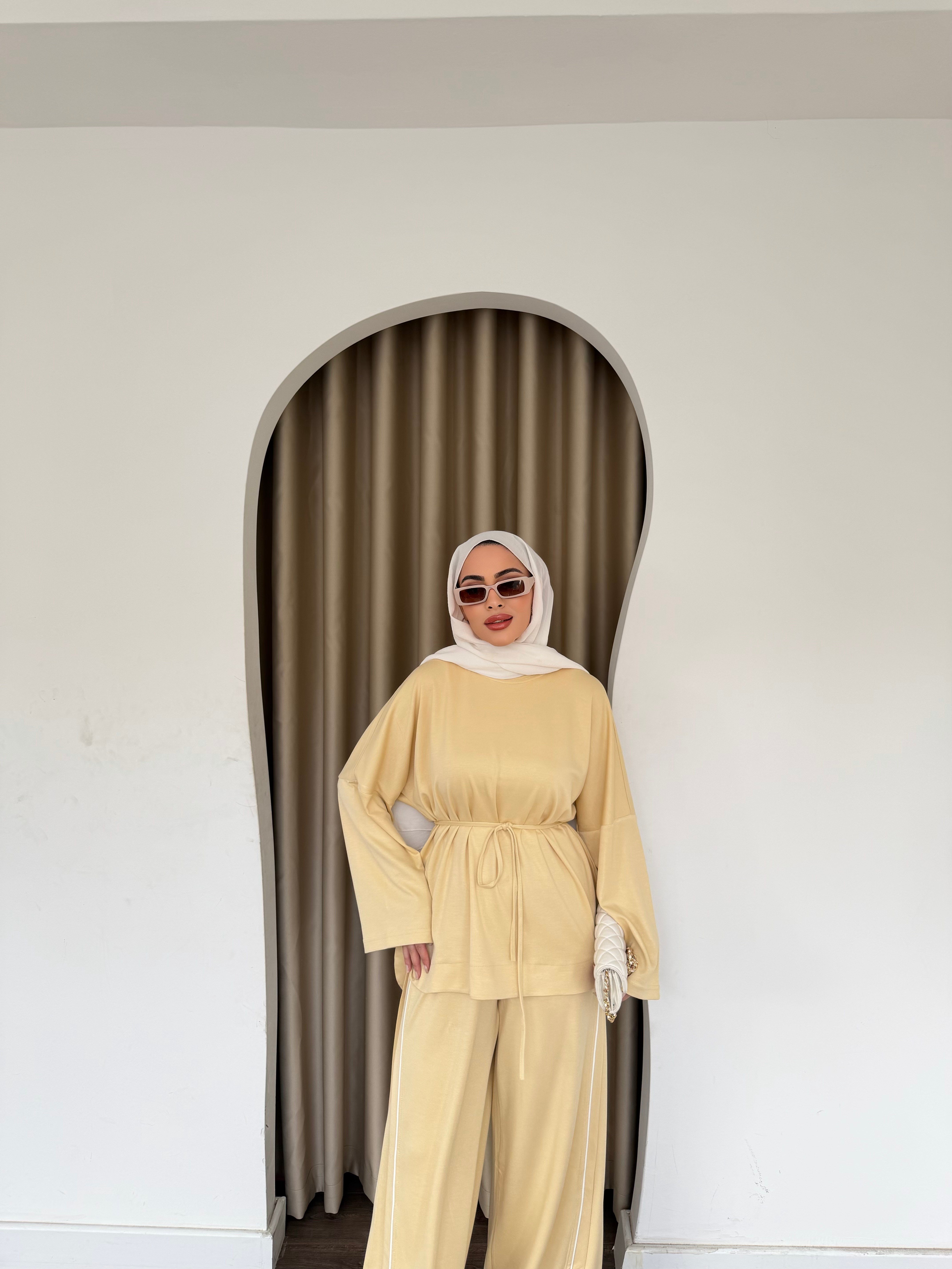 Dua Yan Detaylı Takım - Sarı