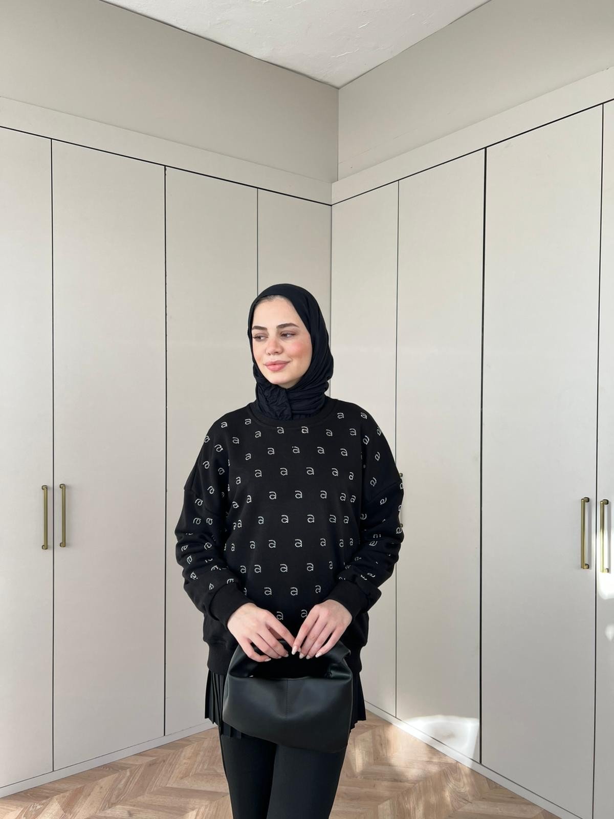 Muadil Harf Taşlı Sweat - Siyah