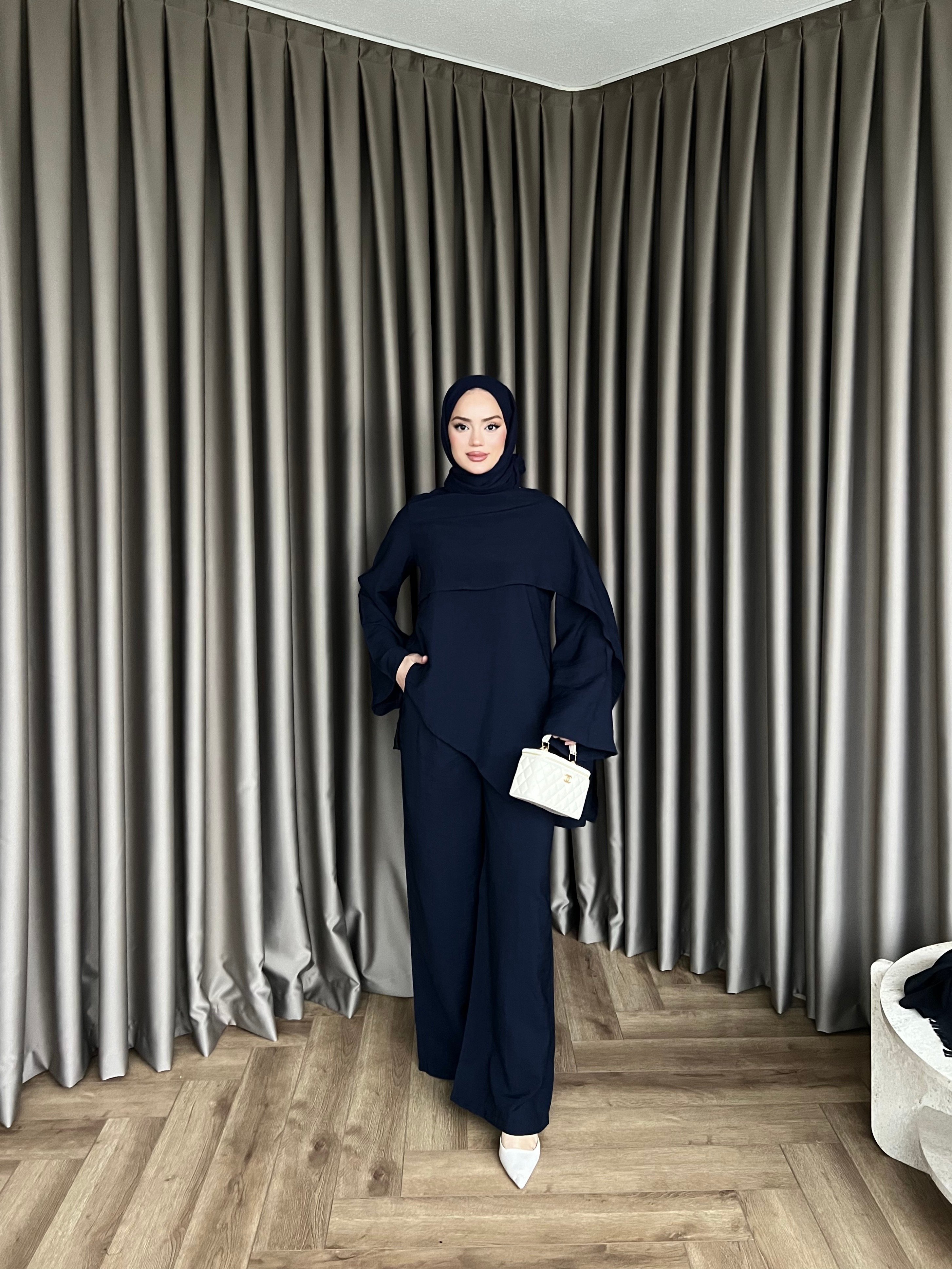 Pelerinli Pelin Takım - Laci