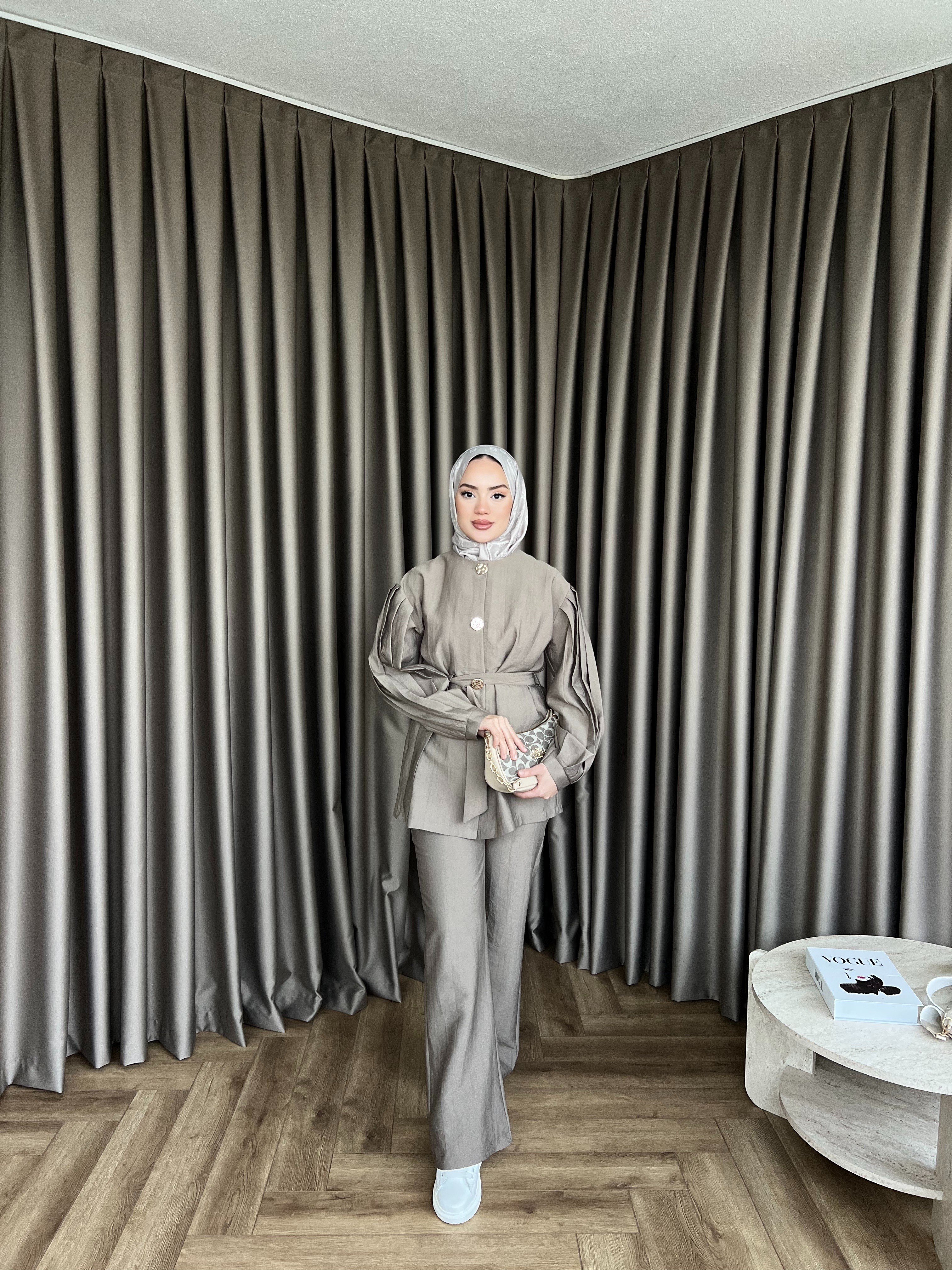 Rakkas Düğmeli Takım- Bej