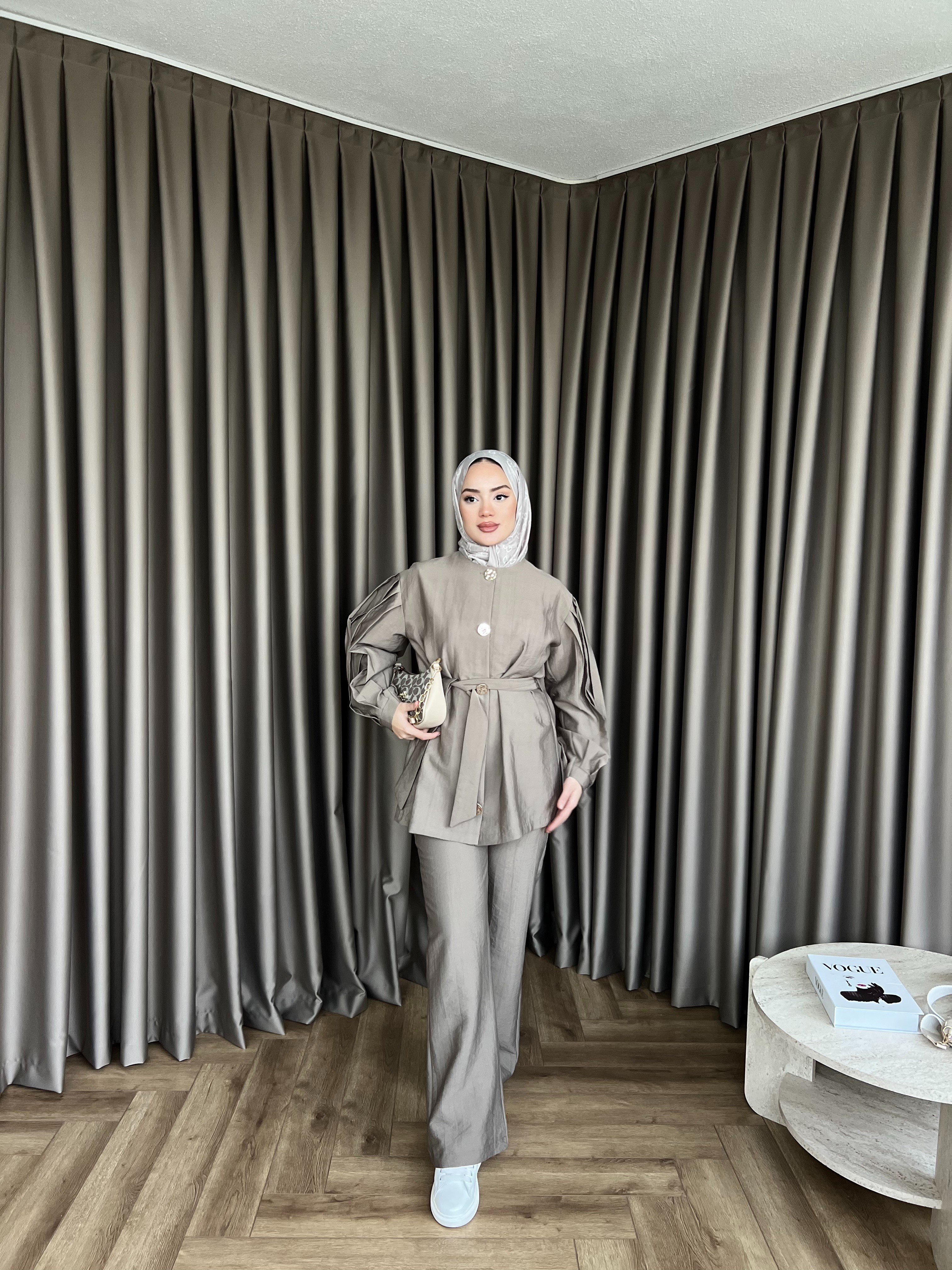 Rakkas Düğmeli Takım- Bej