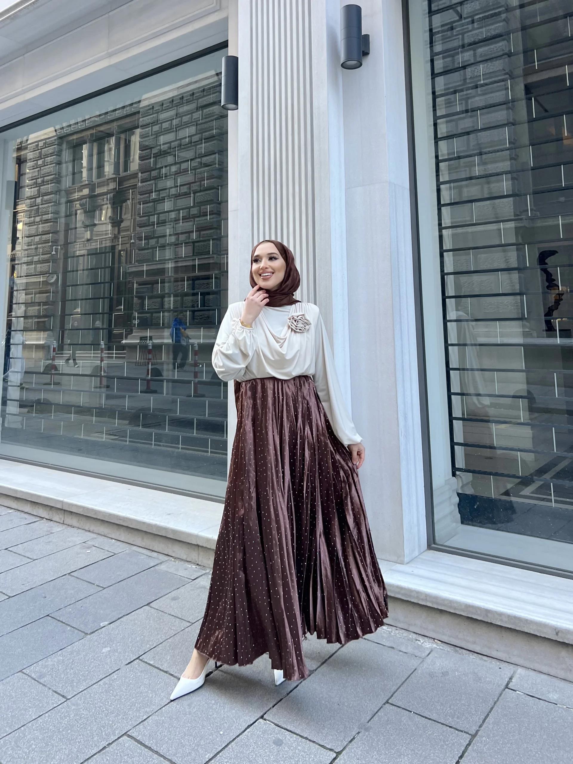 Taşlı Saten Etek - Kahve