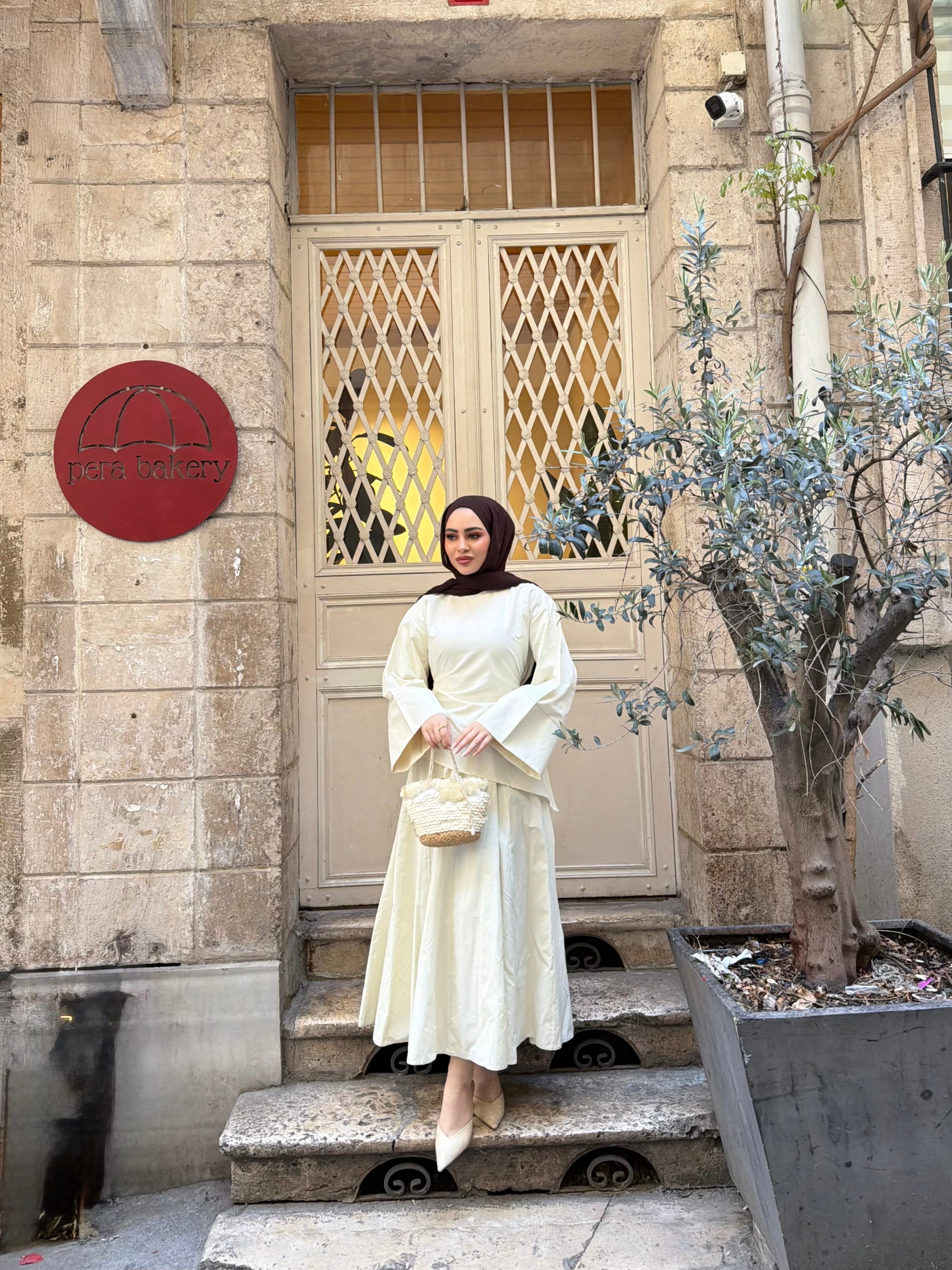 Yalın Etekli Takım - Krem