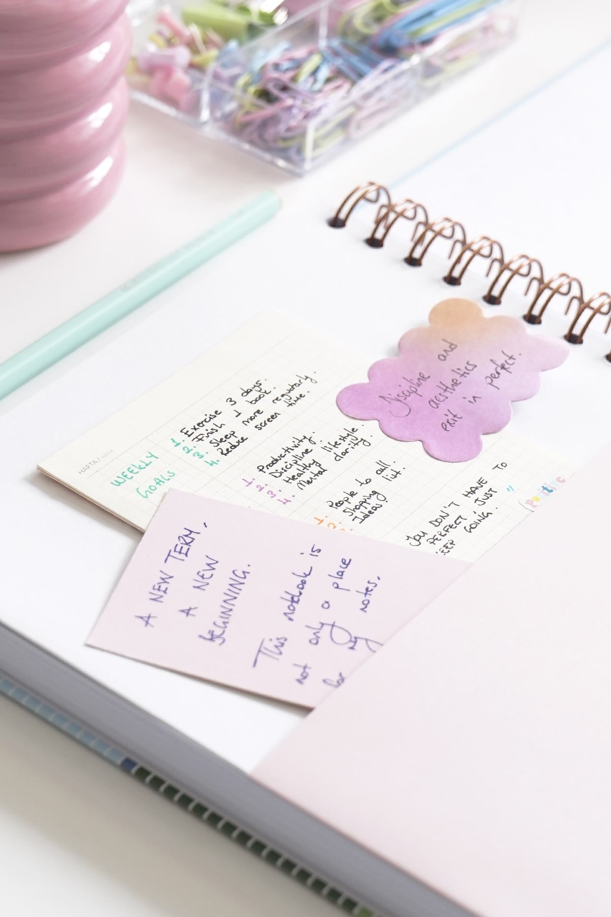Matt Notebook 19x21 cm Kare Lastikli Spiralli Sert Kapak Not Defteri Kareli