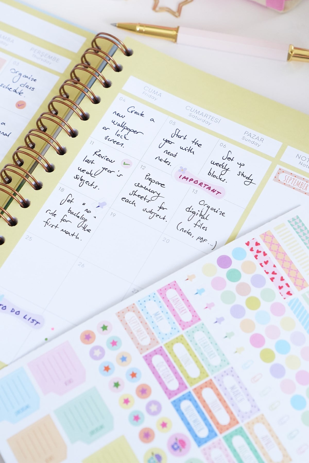 Matt Notebook 2026-2027 A5 Akademik Ajanda Spiralli 15x21 cm - 16 Aylık - Motivasyon Sayfalı Çilek