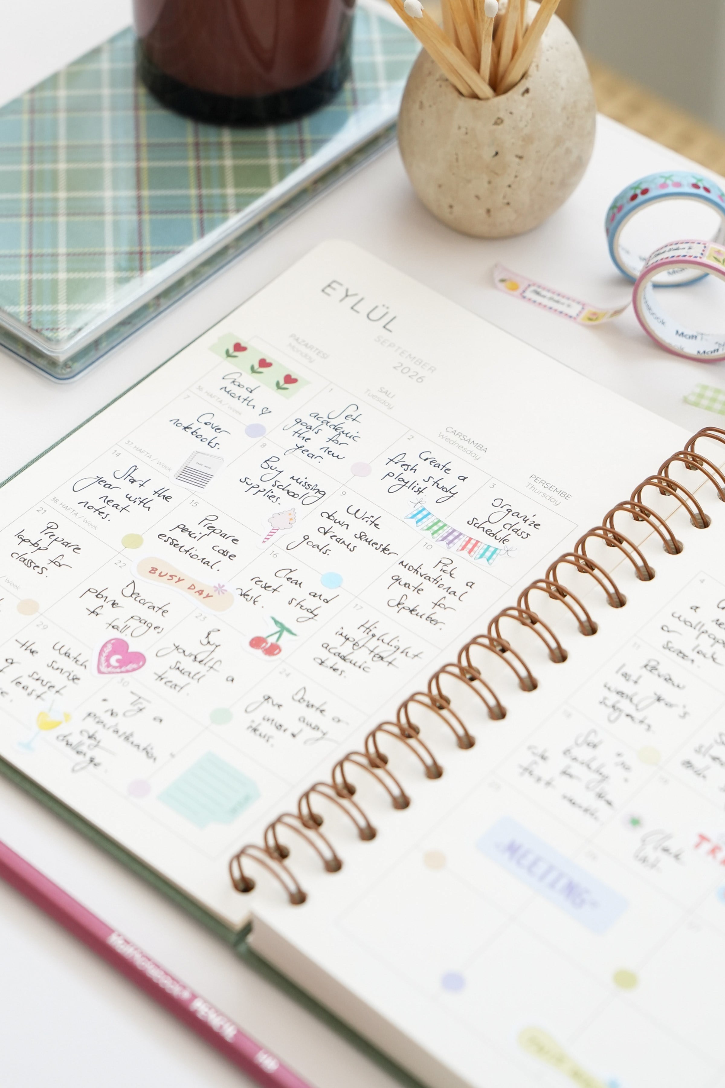 Matt Notebook 2026-2027 A5 Keten Akademik Ajanda Spiralli 15x21 cm - 17 Aylık Yeşil