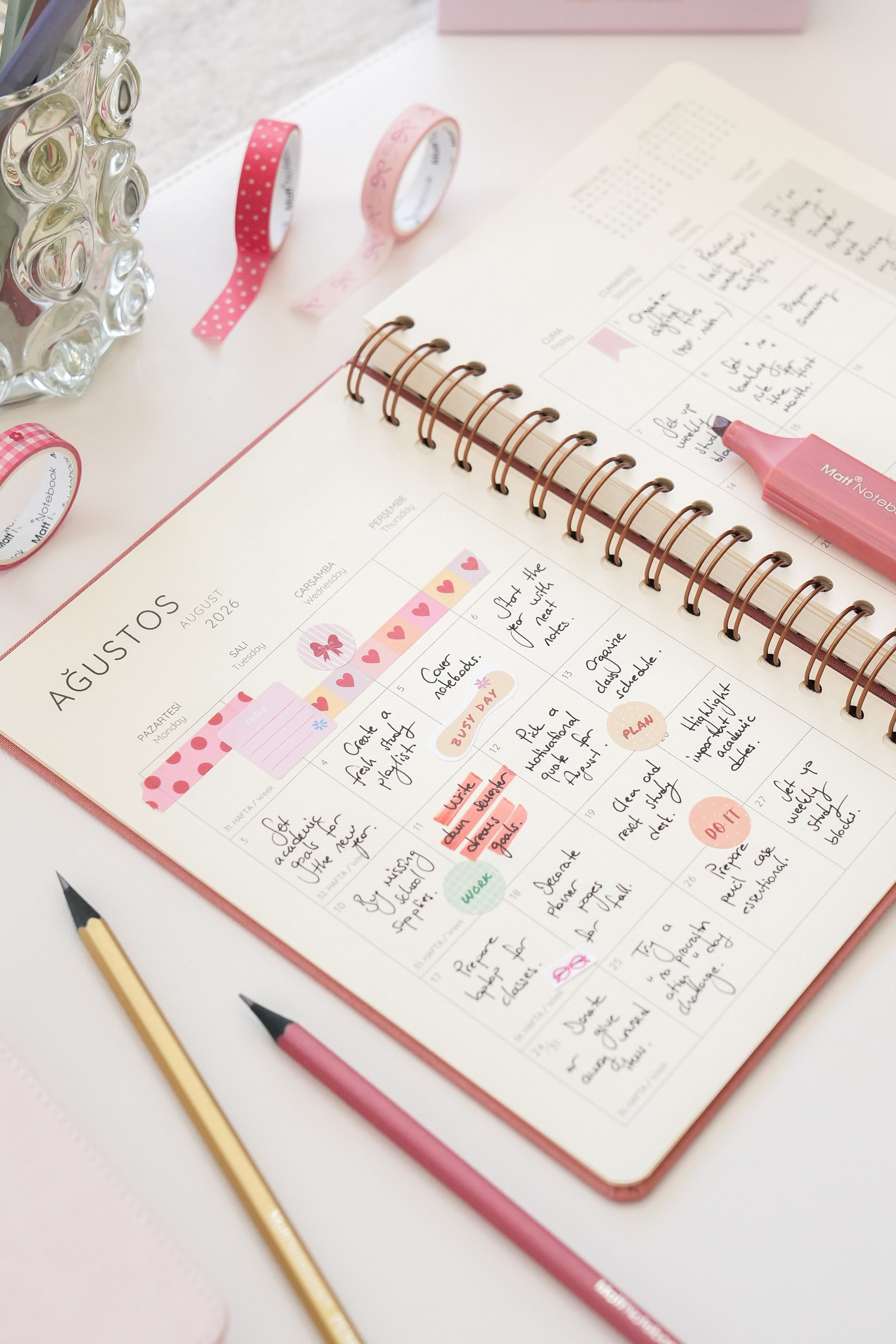 Matt Notebook 2026-2027 A5 Keten Akademik Ajanda Spiralli 15x21 cm - 17 Aylık Pembe